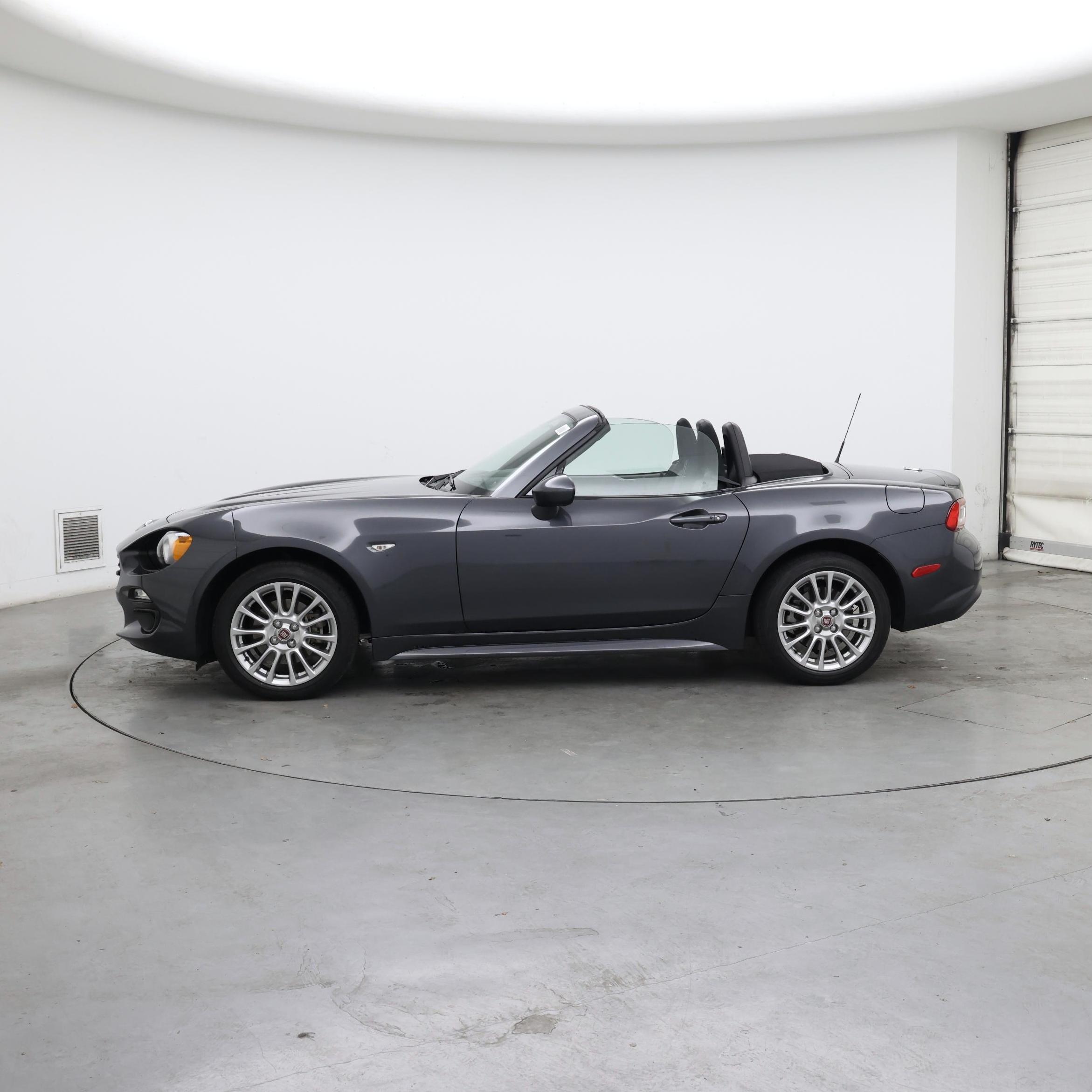 Thumbnail: 2018 Fiat 124 Spider - 3