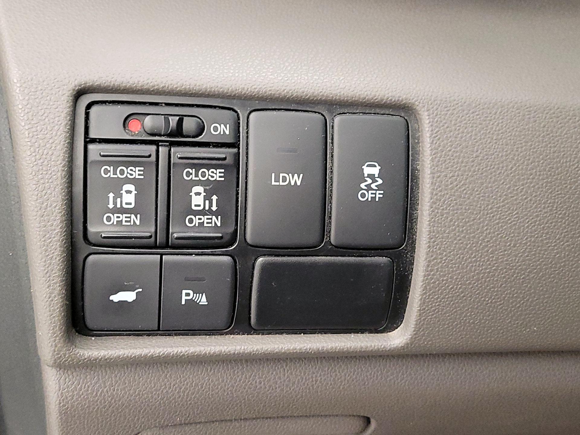 Thumbnail: 2016 Honda Odyssey - 13