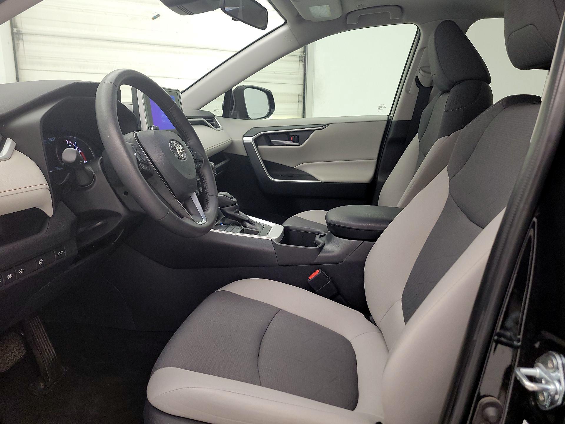 Thumbnail: 2025 Toyota RAV4 - 11