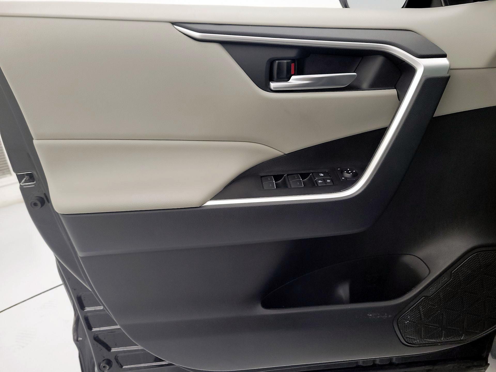 Thumbnail: 2025 Toyota RAV4 - 12