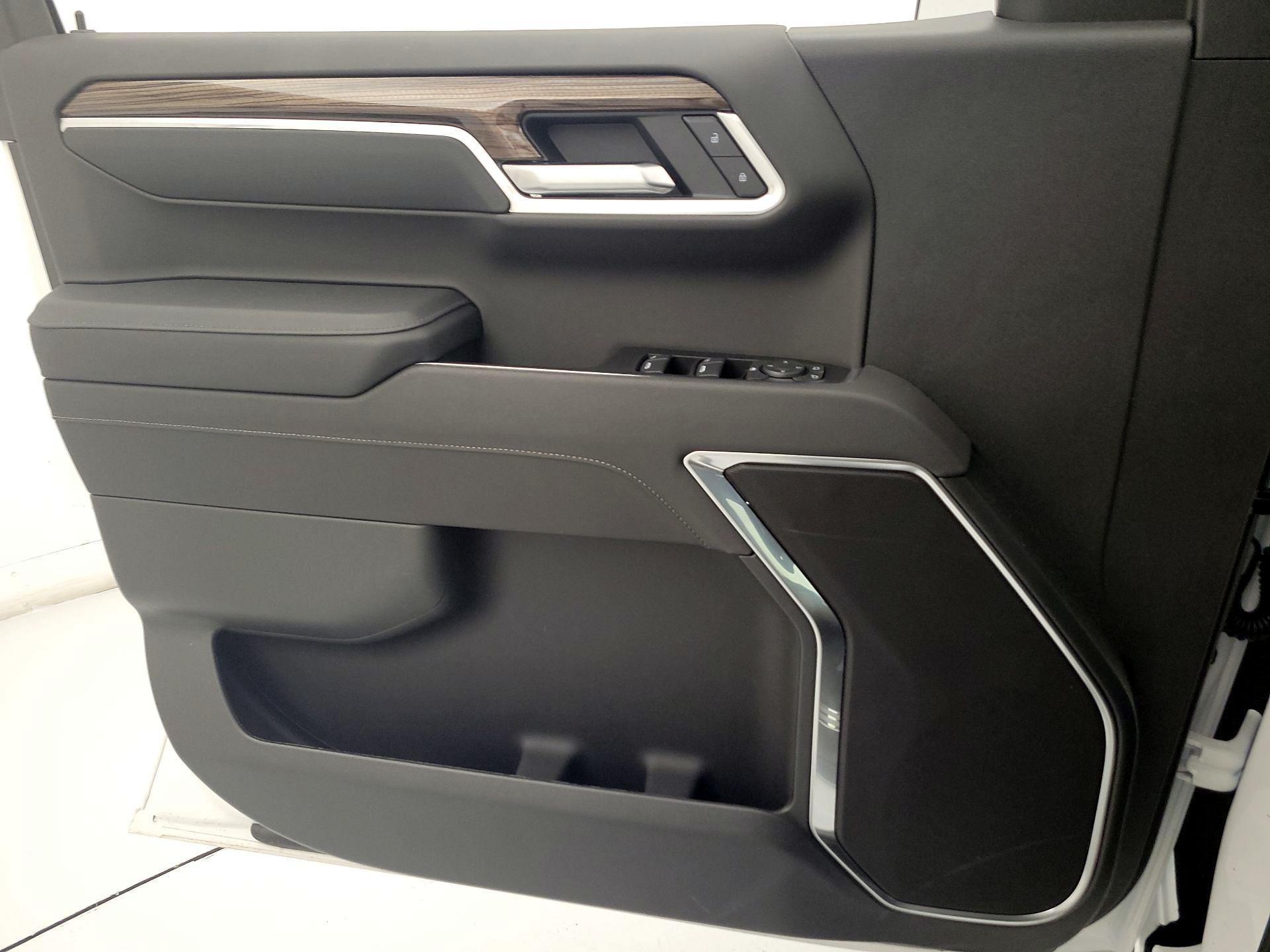 Thumbnail: 2026 Chevrolet Silverado 1500 - 12