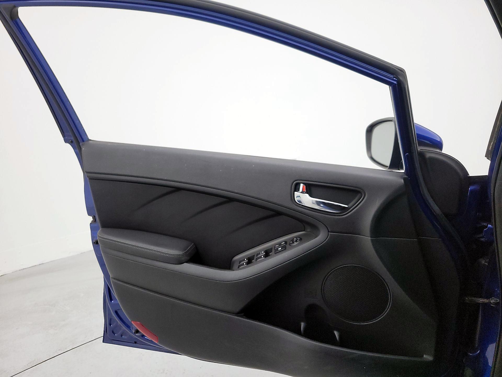 Thumbnail: 2018 Kia Forte - 12