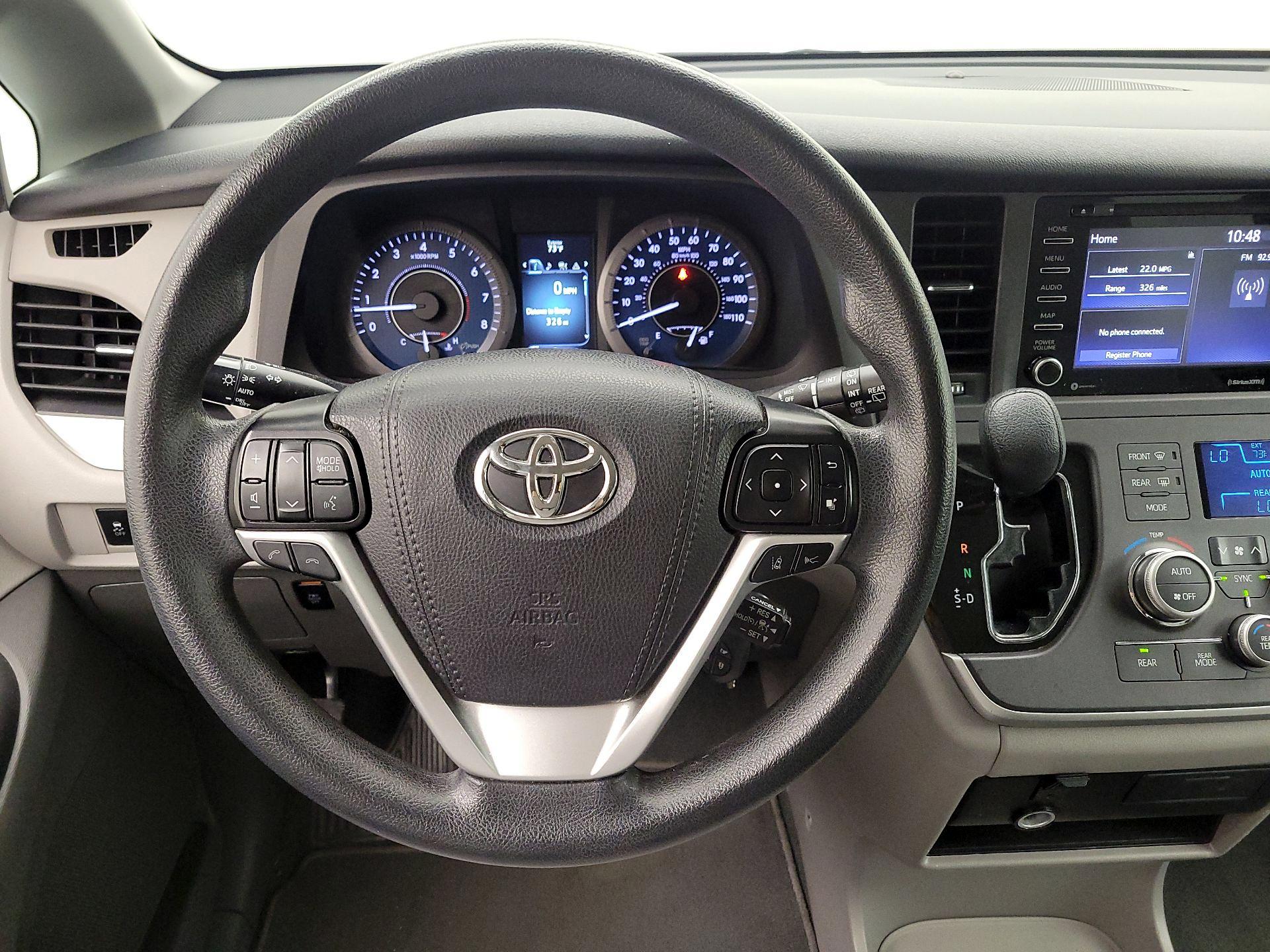 Thumbnail: 2020 Toyota Sienna - 10