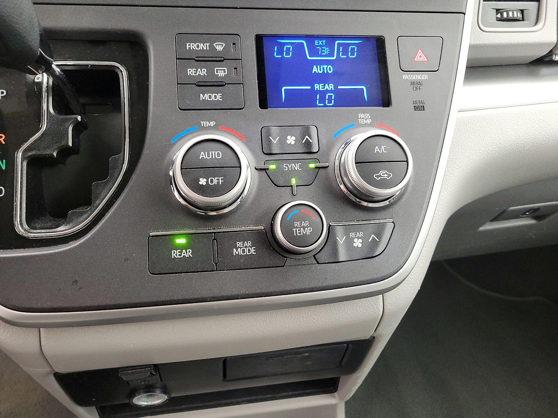 Thumbnail: 2020 Toyota Sienna - 14