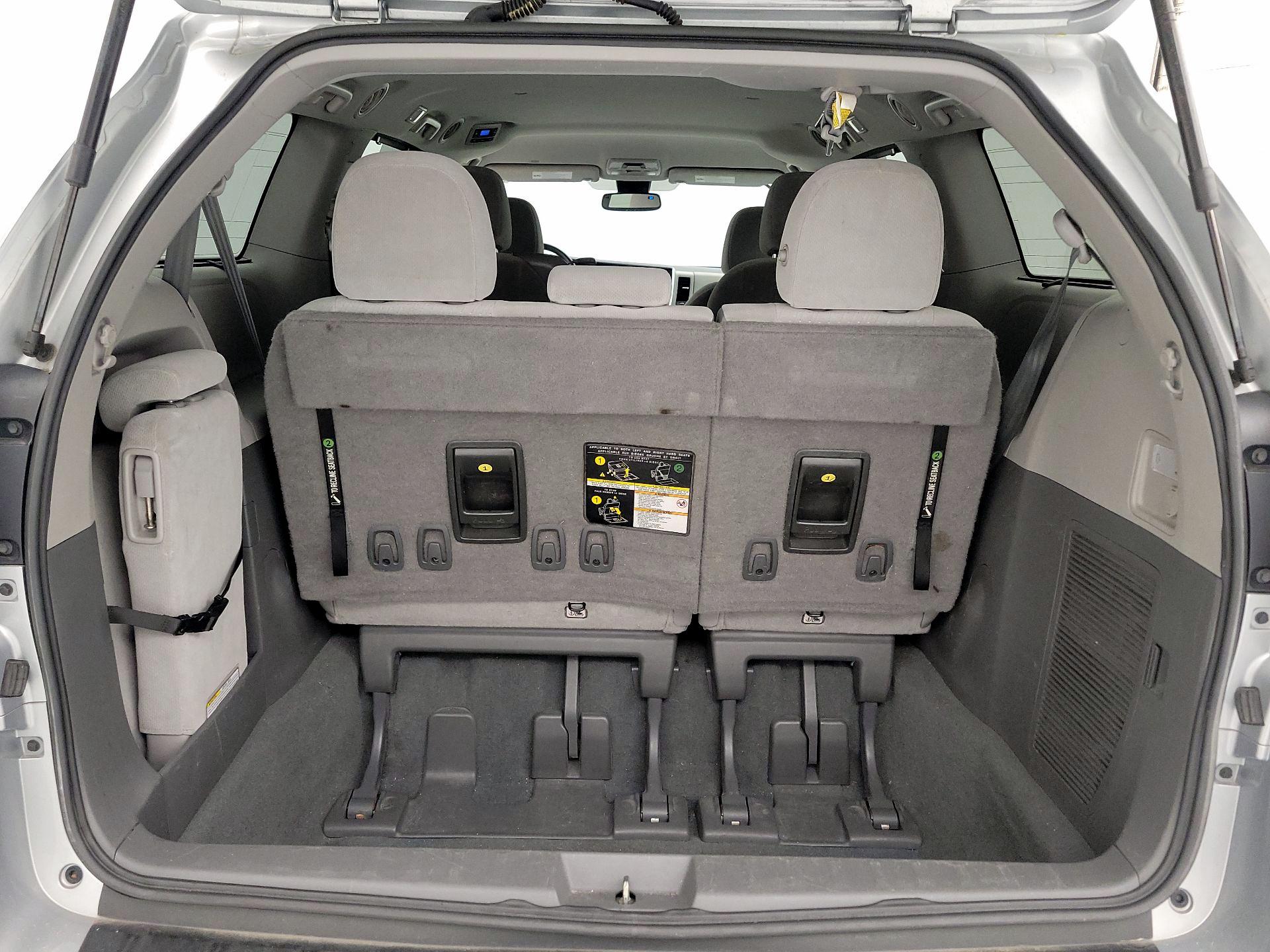 Thumbnail: 2020 Toyota Sienna - 18