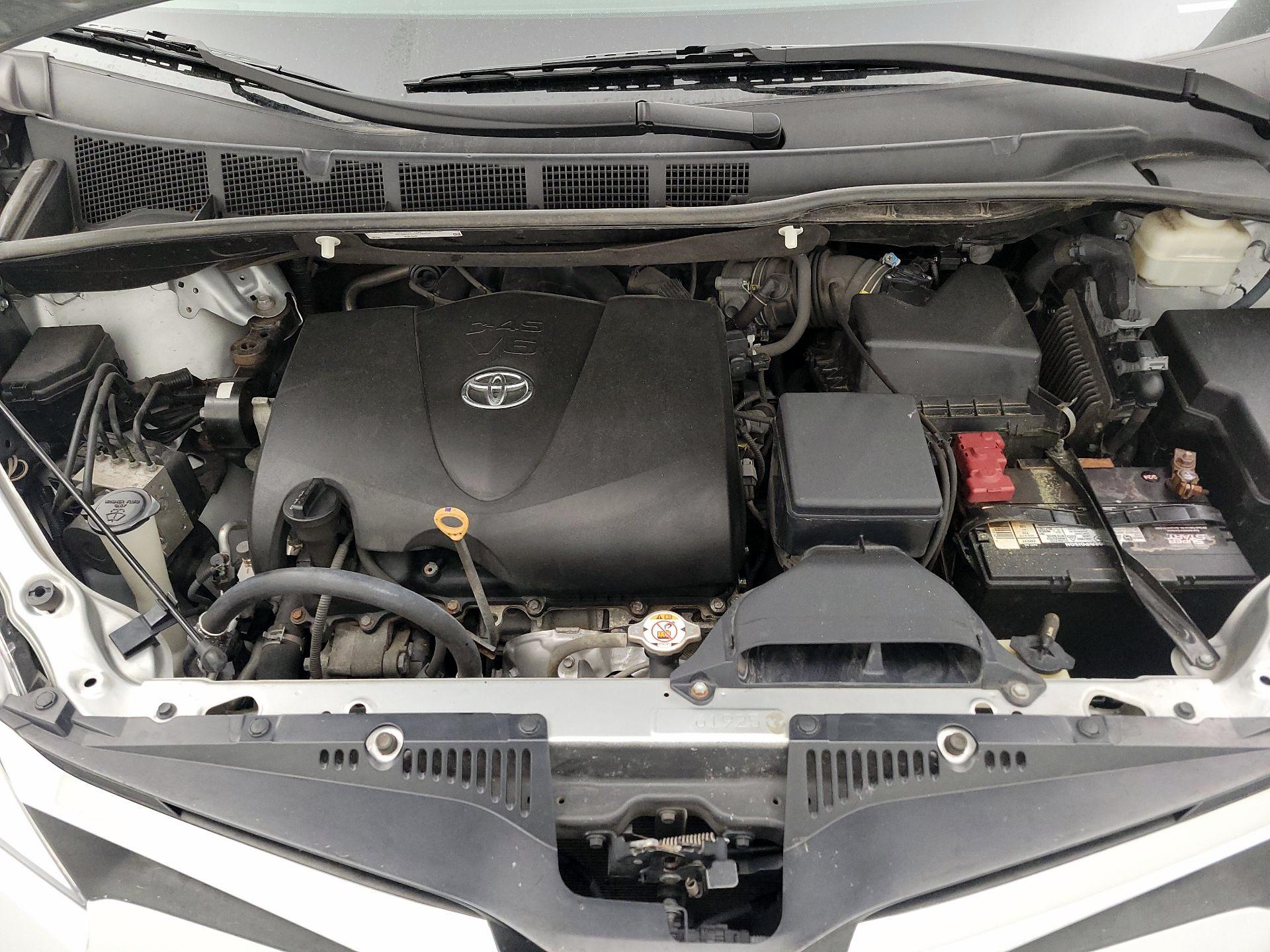 Thumbnail: 2020 Toyota Sienna - 19