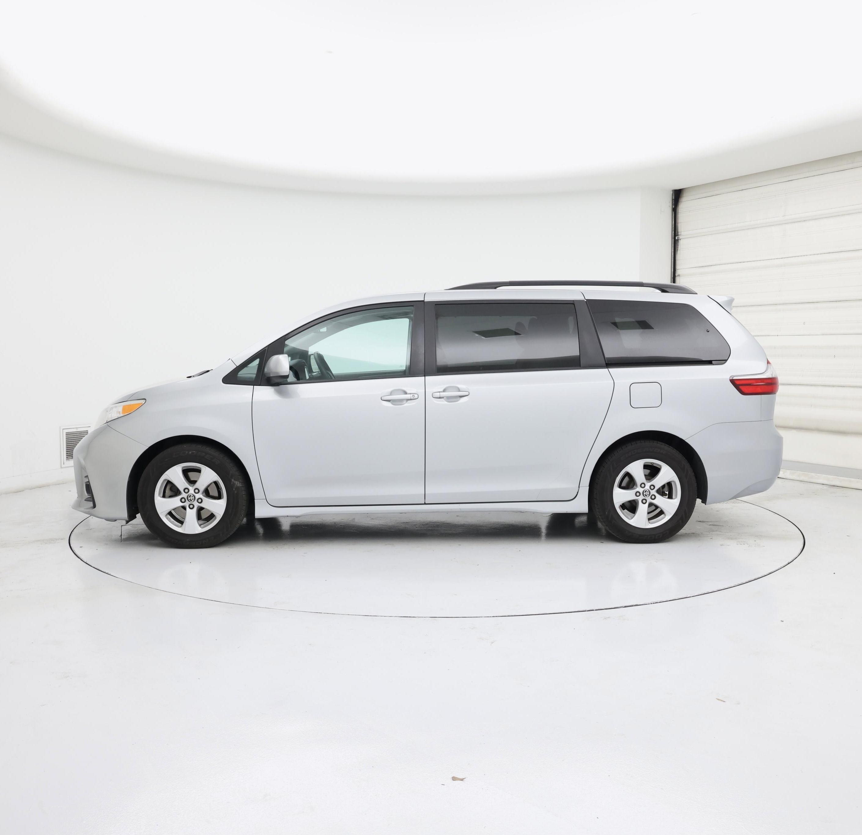 Thumbnail: 2020 Toyota Sienna - 3