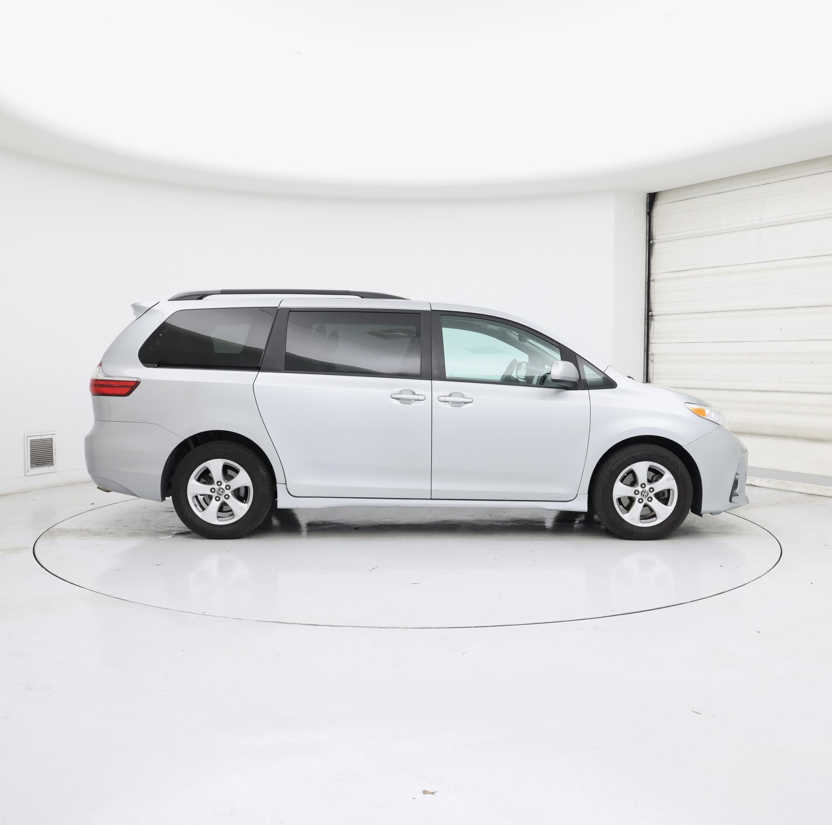 Thumbnail: 2020 Toyota Sienna - 7