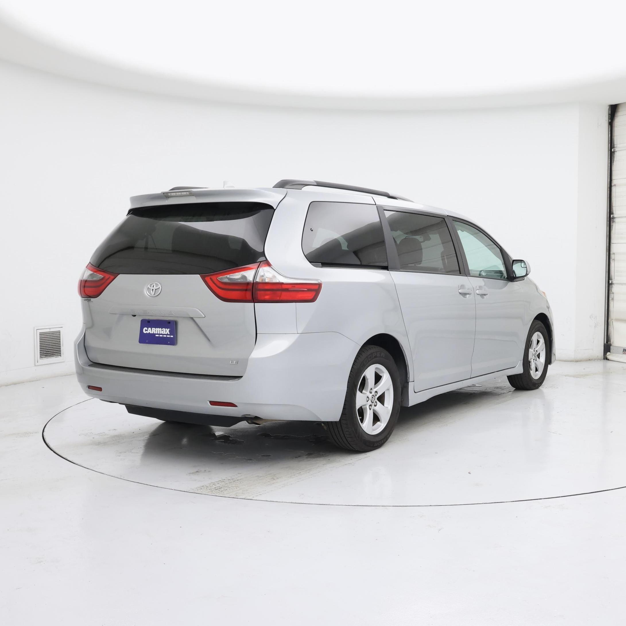 Thumbnail: 2020 Toyota Sienna - 8