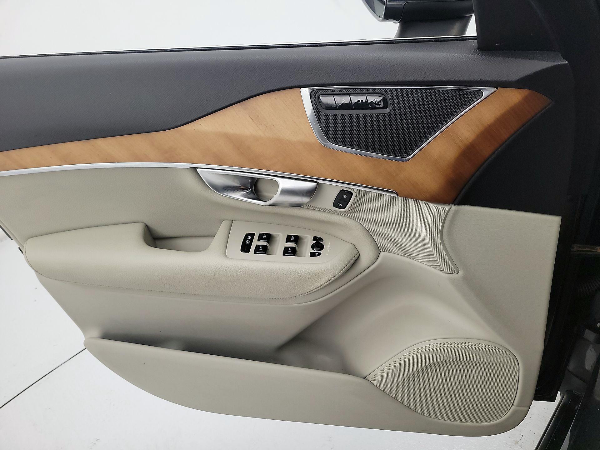 Thumbnail: 2021 Volvo XC90 - 12