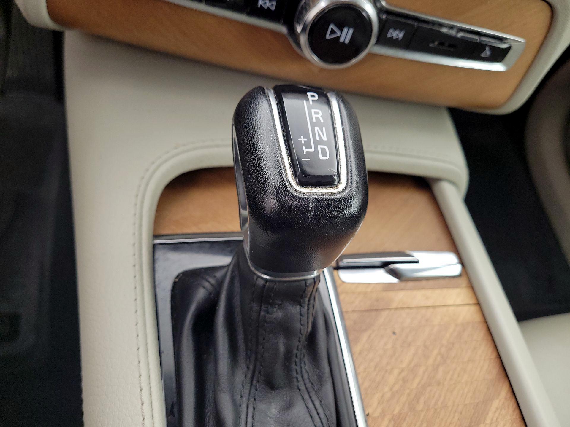 Thumbnail: 2021 Volvo XC90 - 17