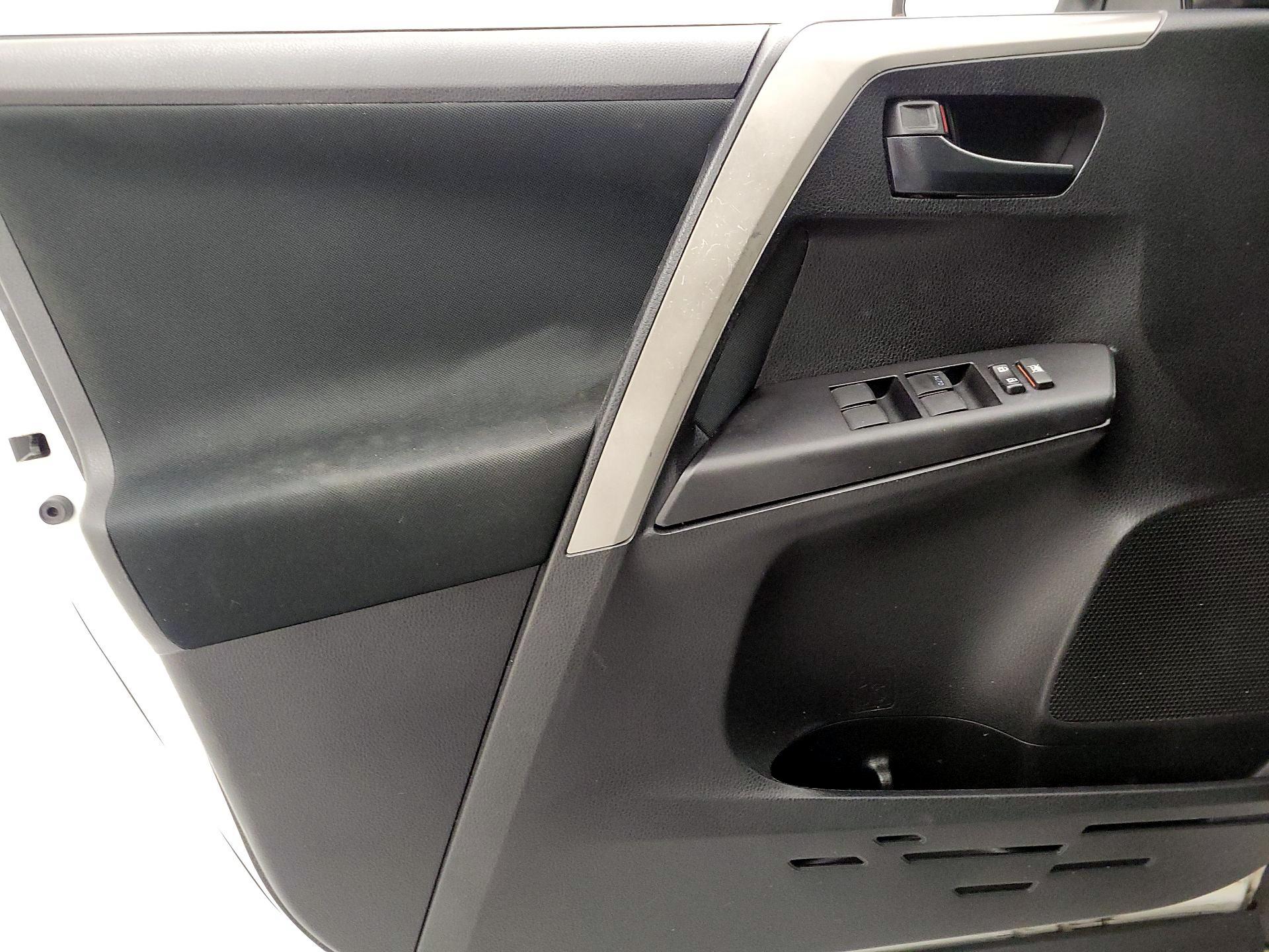 Thumbnail: 2016 Toyota RAV4 - 12