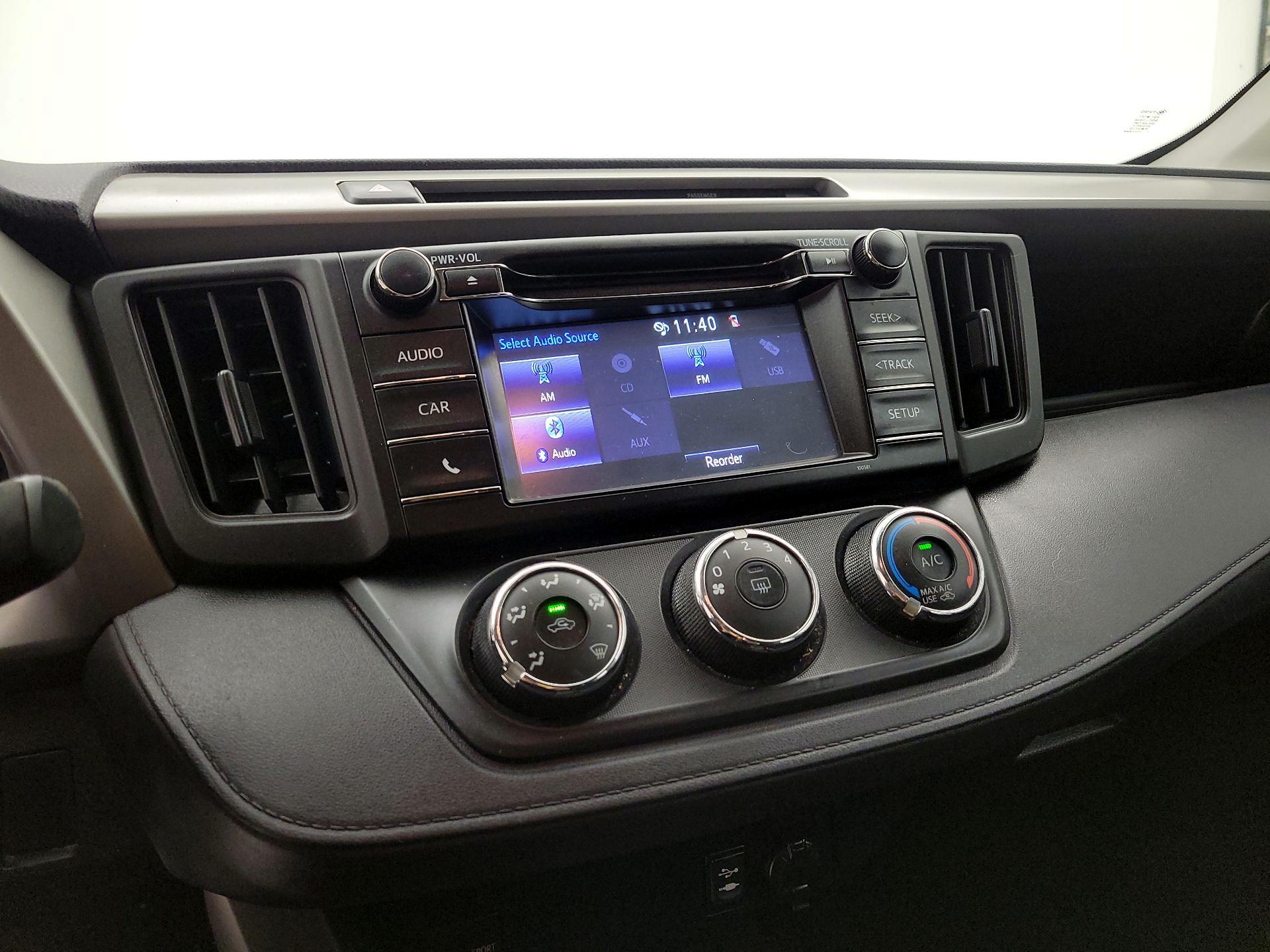 Thumbnail: 2016 Toyota RAV4 - 15