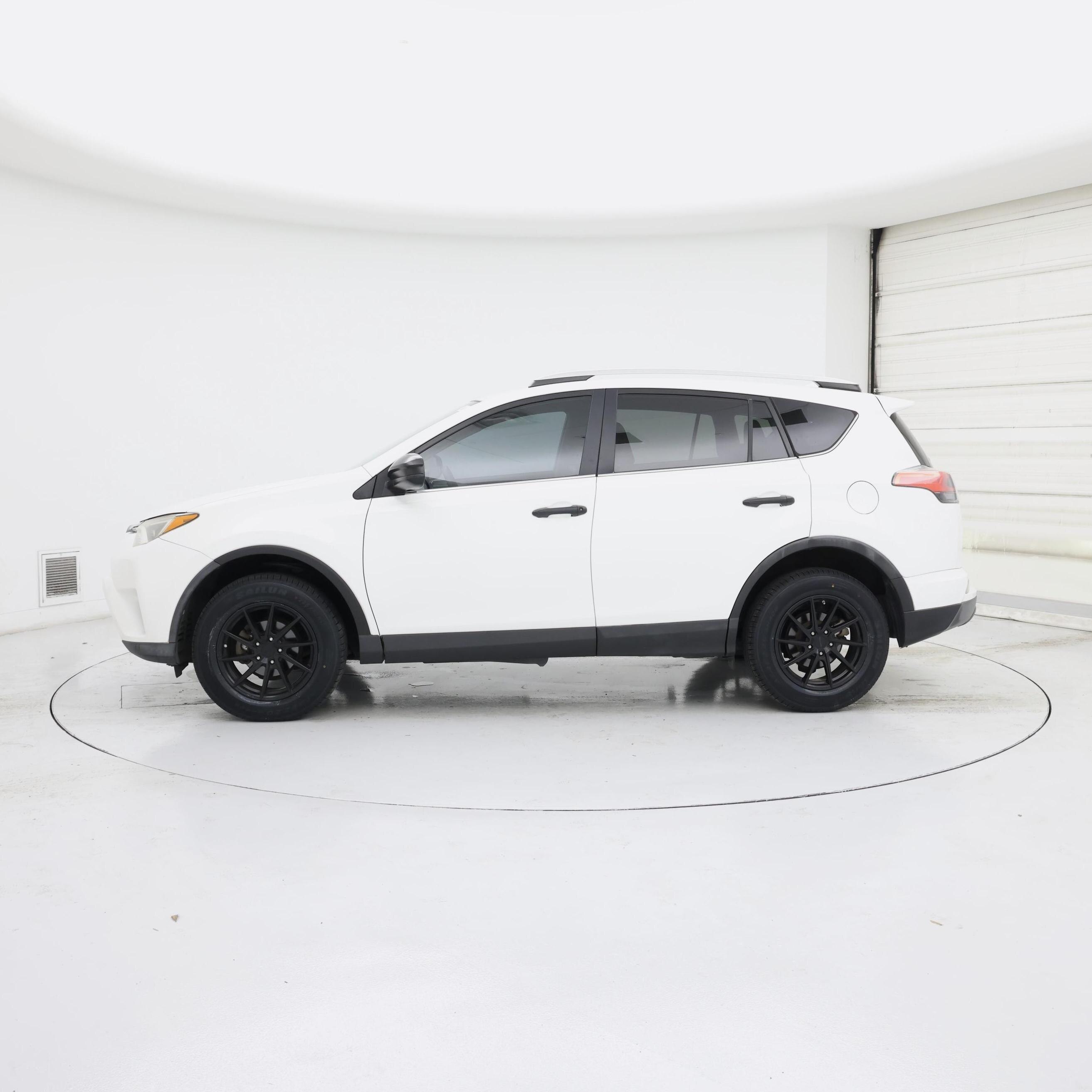 Thumbnail: 2016 Toyota RAV4 - 3