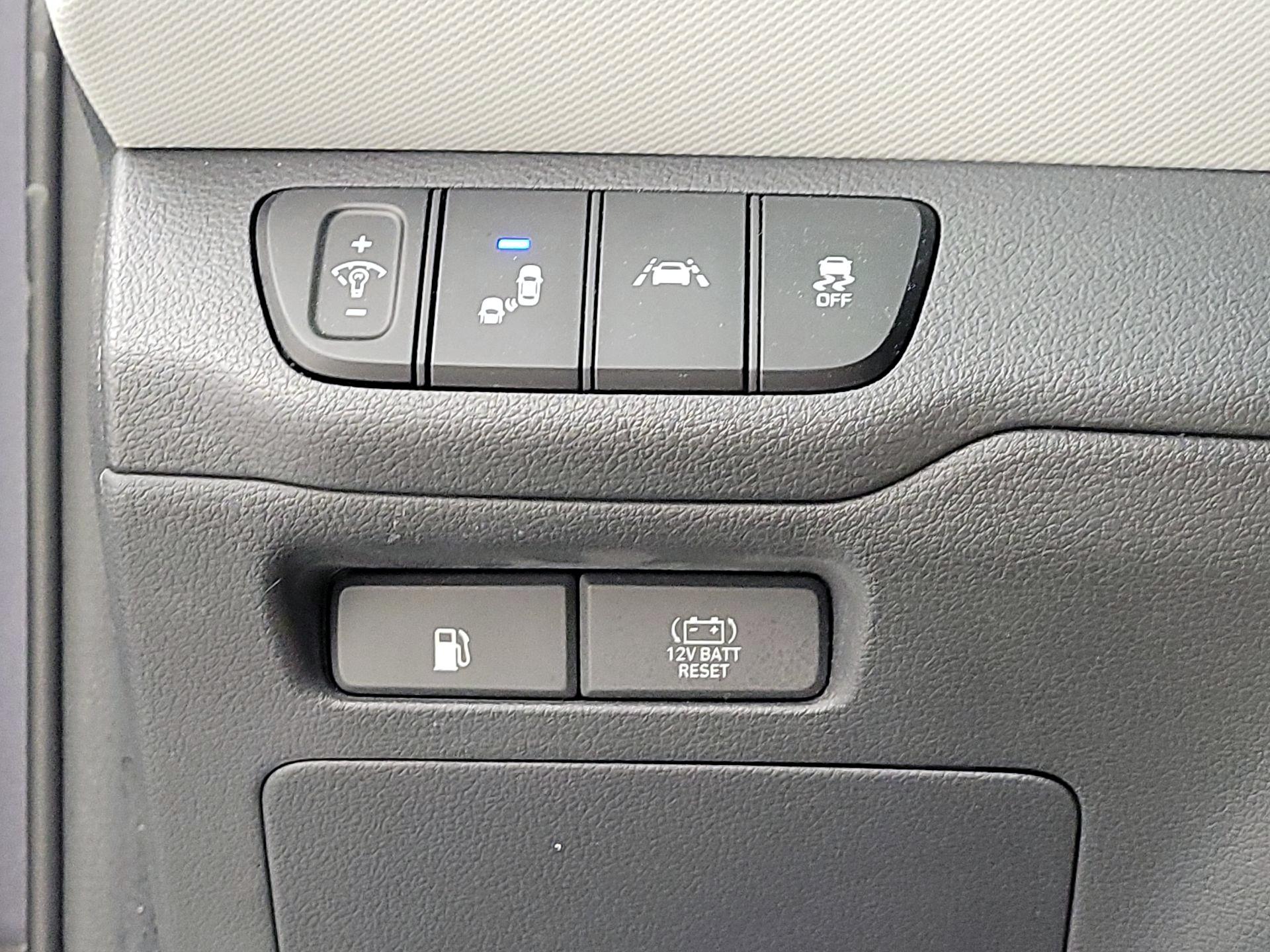 Thumbnail: 2020 Hyundai Ioniq - 13