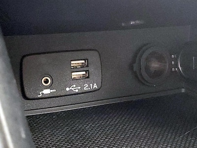 USB/AUX Ports