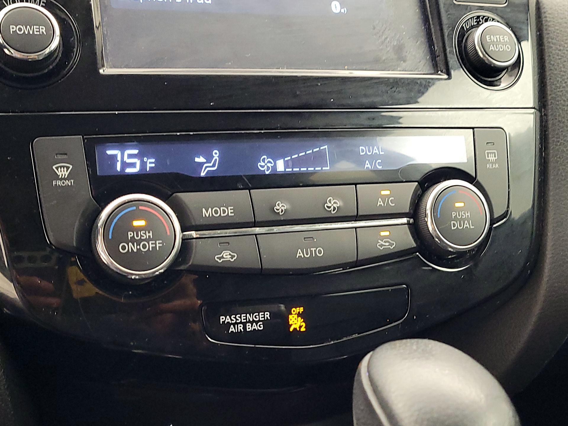 Thumbnail: 2014 Nissan Rogue - 16