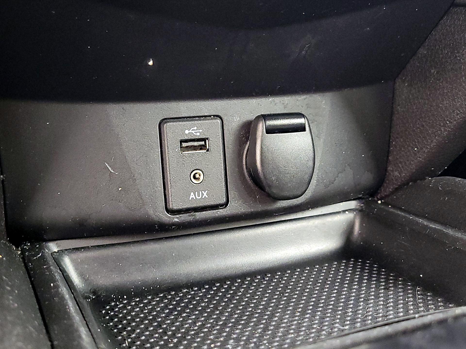 Thumbnail: 2014 Nissan Rogue - 18