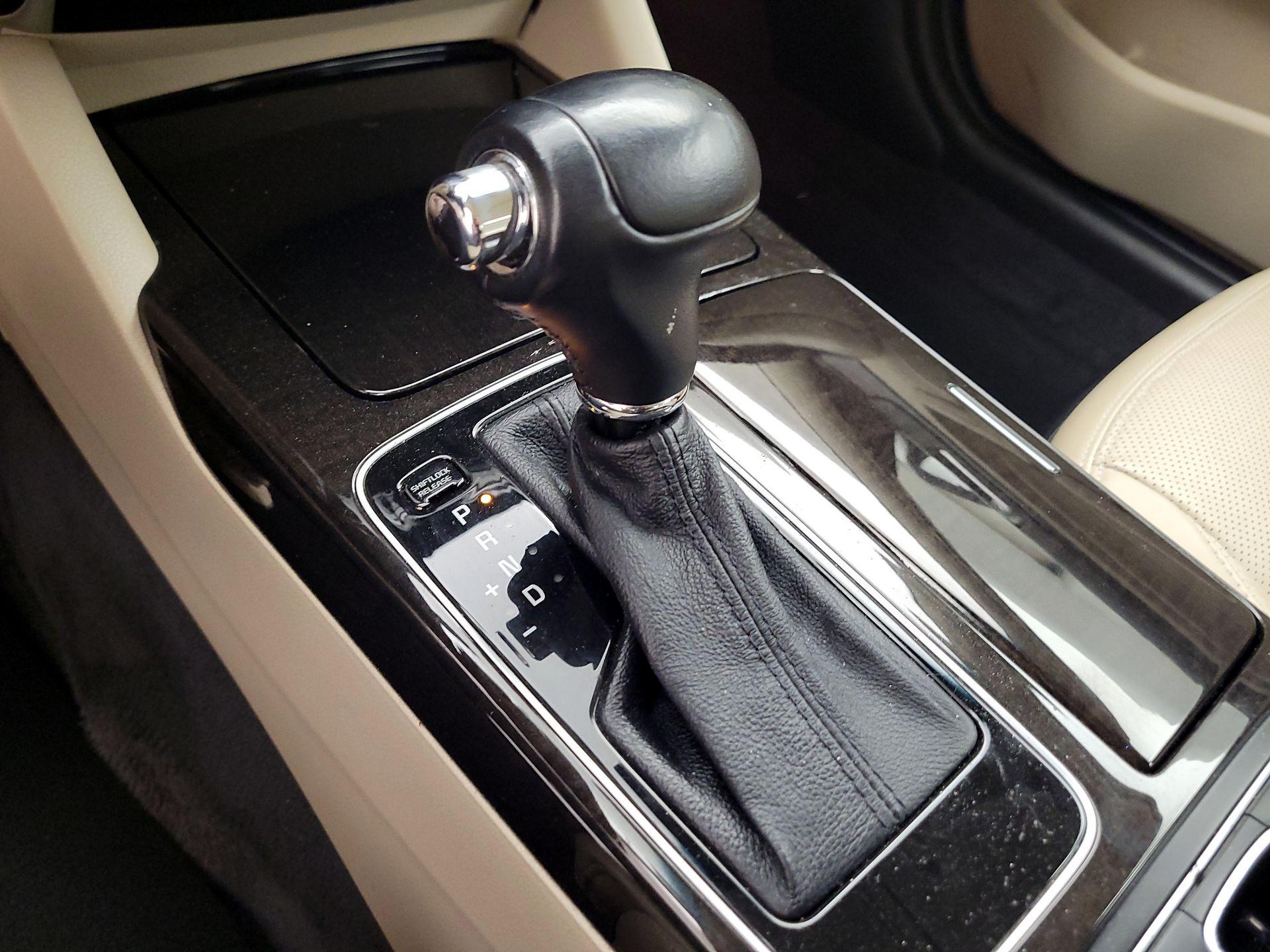 Thumbnail: 2014 Kia Cadenza - 17