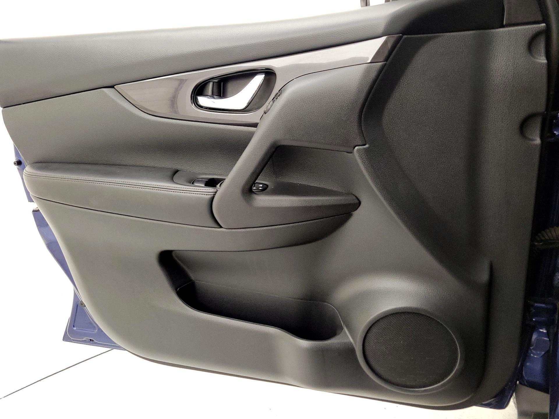 Thumbnail: 2019 Nissan Rogue - 12