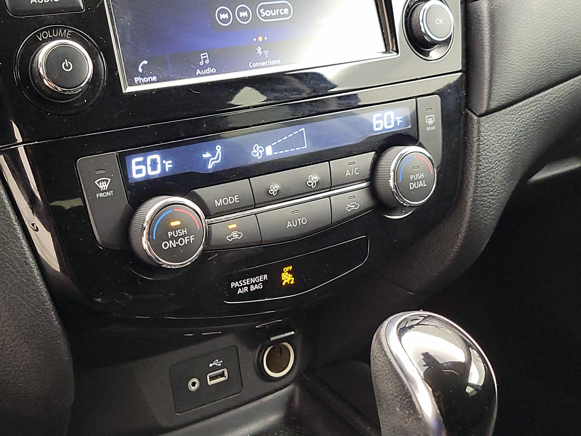 Thumbnail: 2019 Nissan Rogue - 16