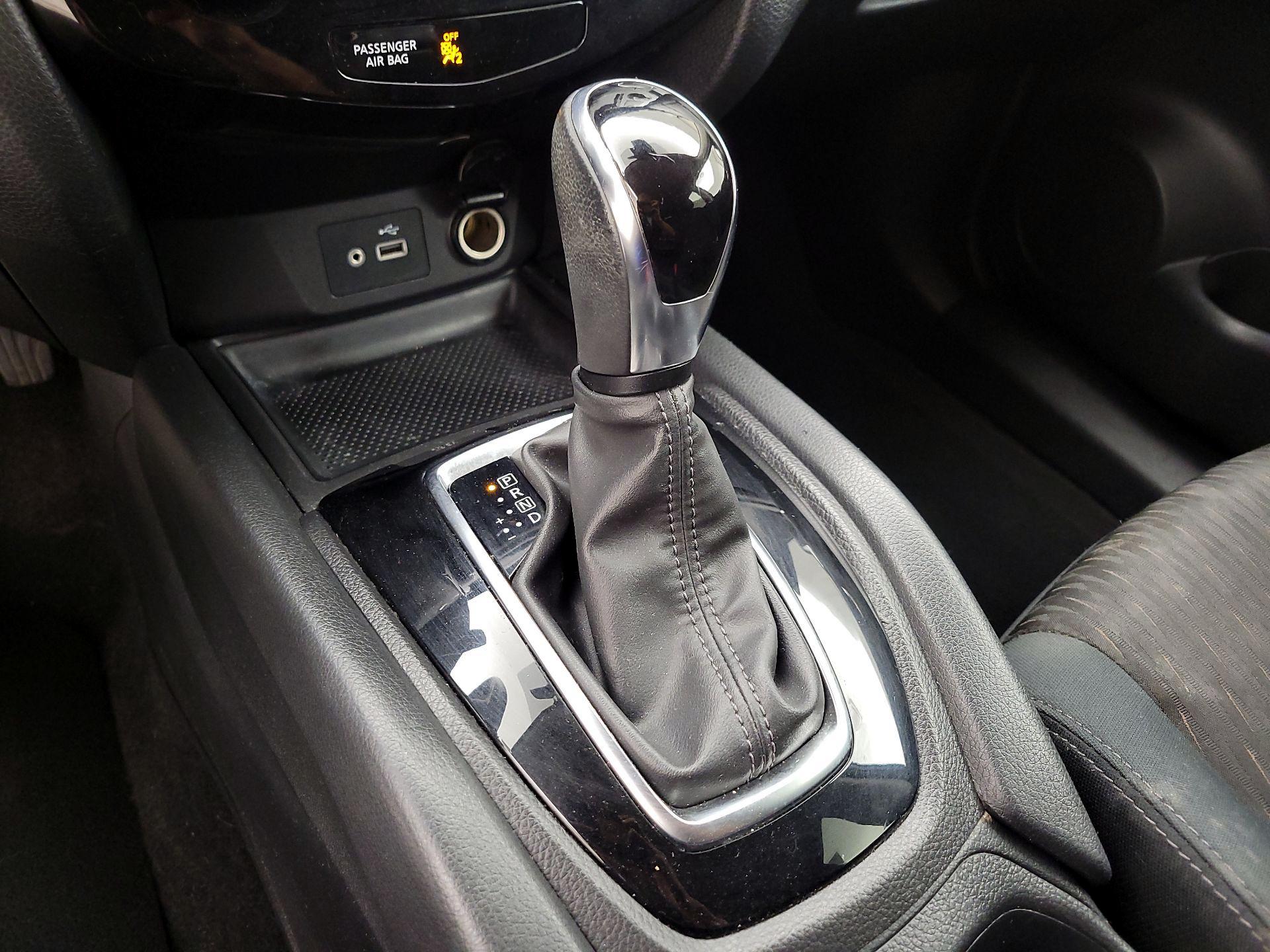 Thumbnail: 2019 Nissan Rogue - 17