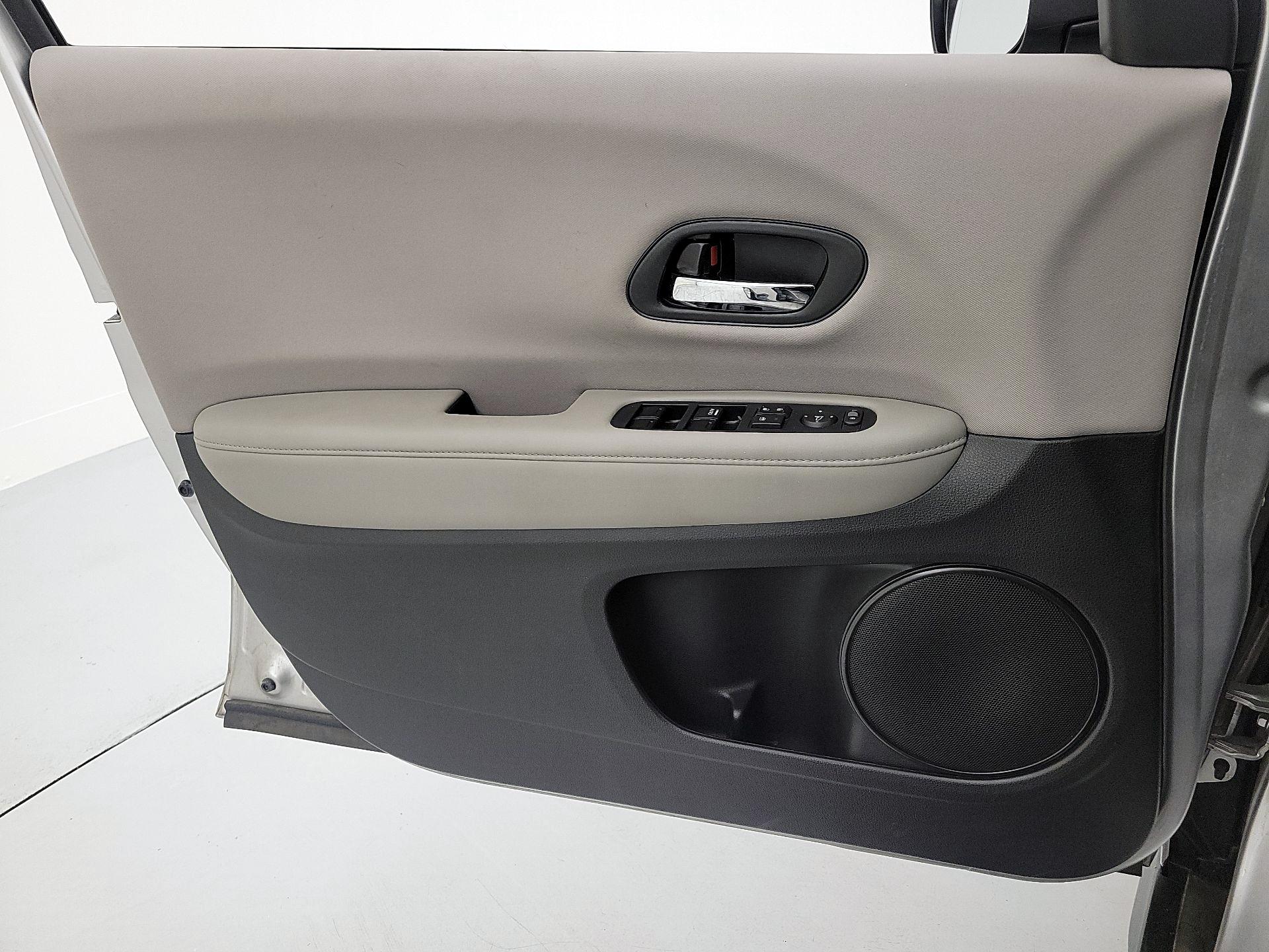 Thumbnail: 2016 Honda HR-V - 12