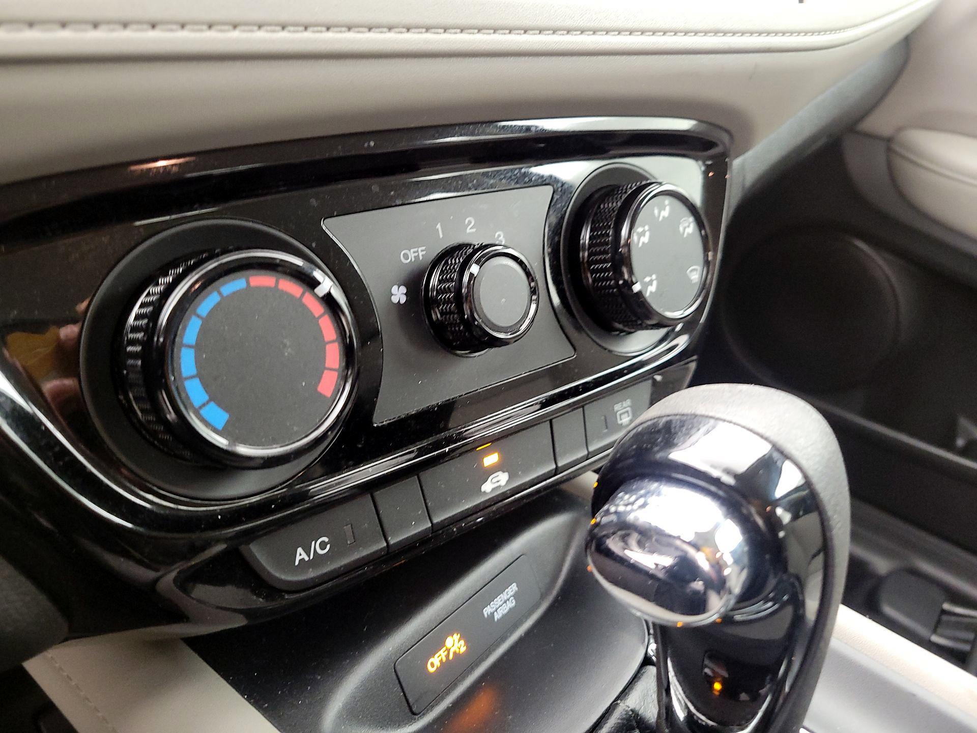 Thumbnail: 2016 Honda HR-V - 16