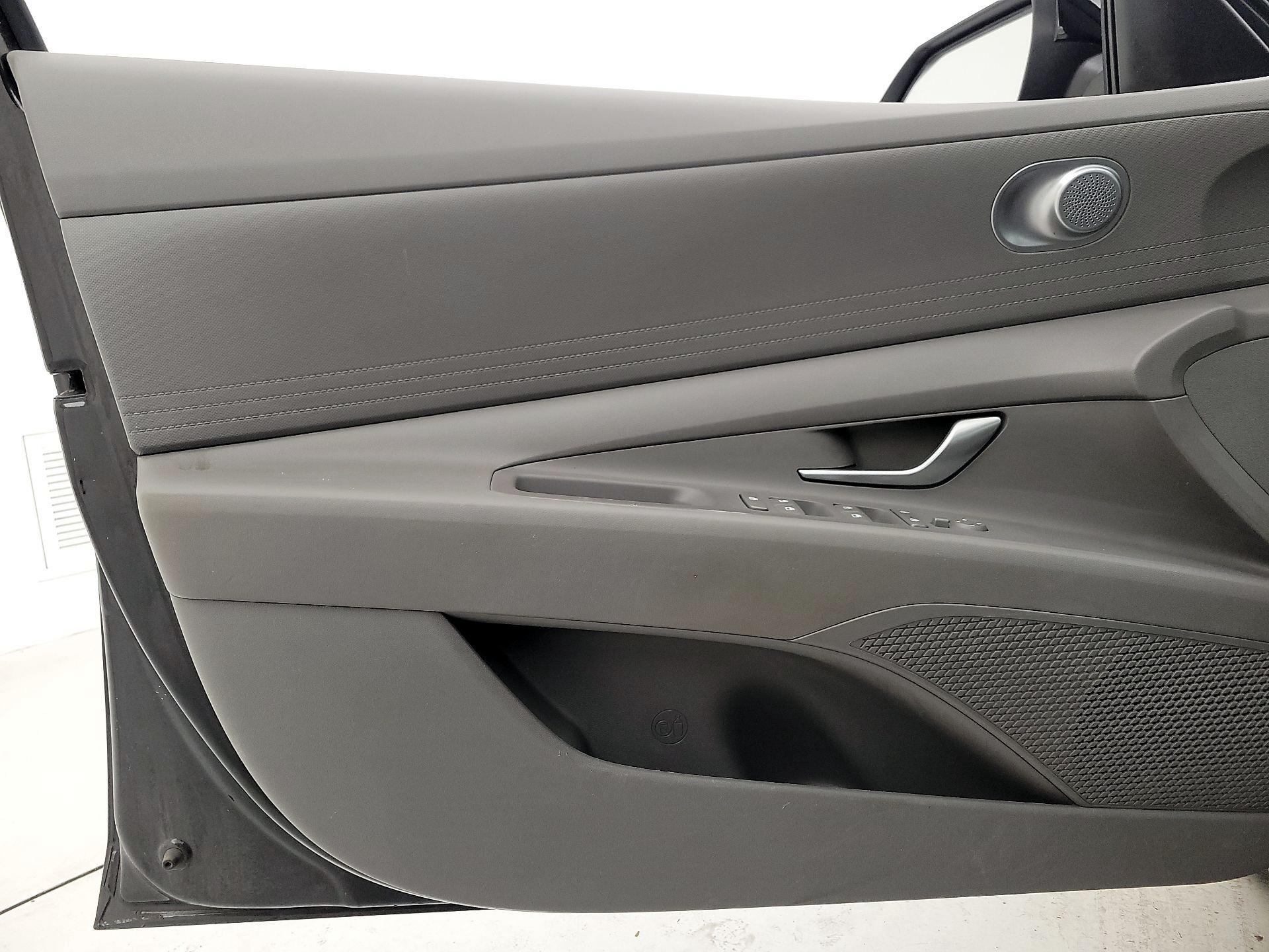 Thumbnail: 2022 Hyundai Elantra - 12