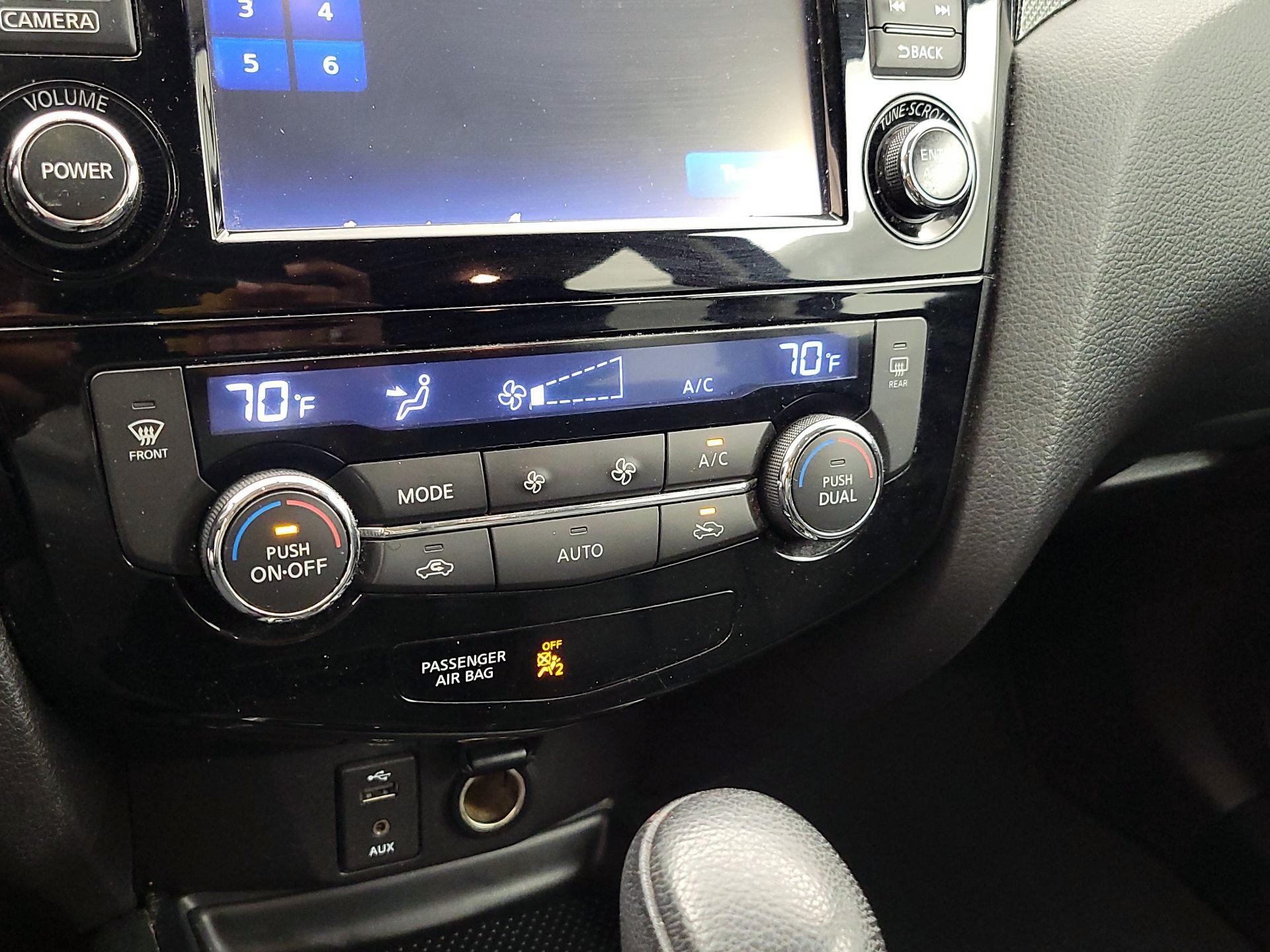 Thumbnail: 2016 Nissan Rogue - 16