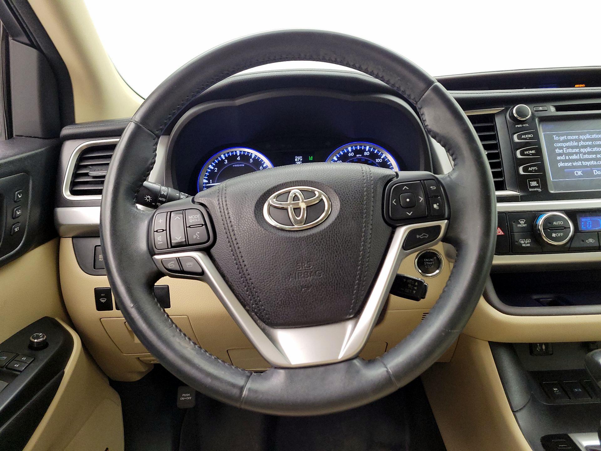 Thumbnail: 2016 Toyota Highlander - 10