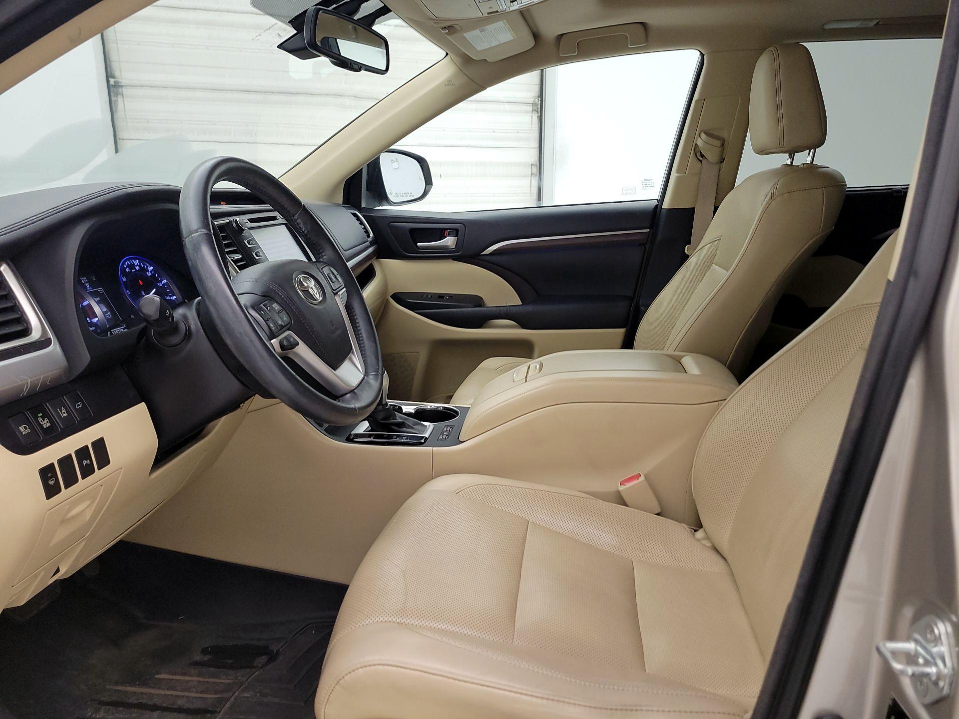 Thumbnail: 2016 Toyota Highlander - 11