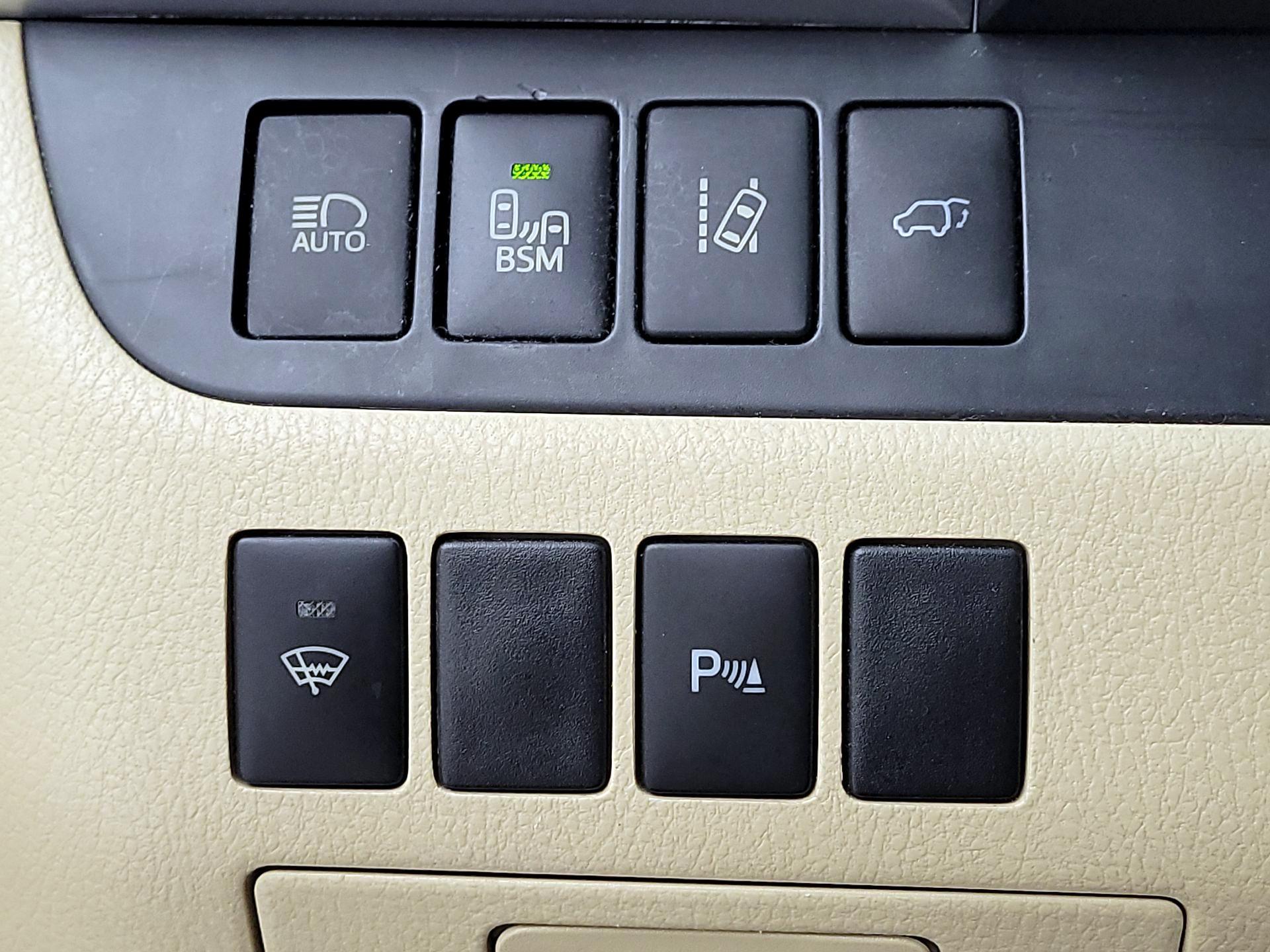 Thumbnail: 2016 Toyota Highlander - 13