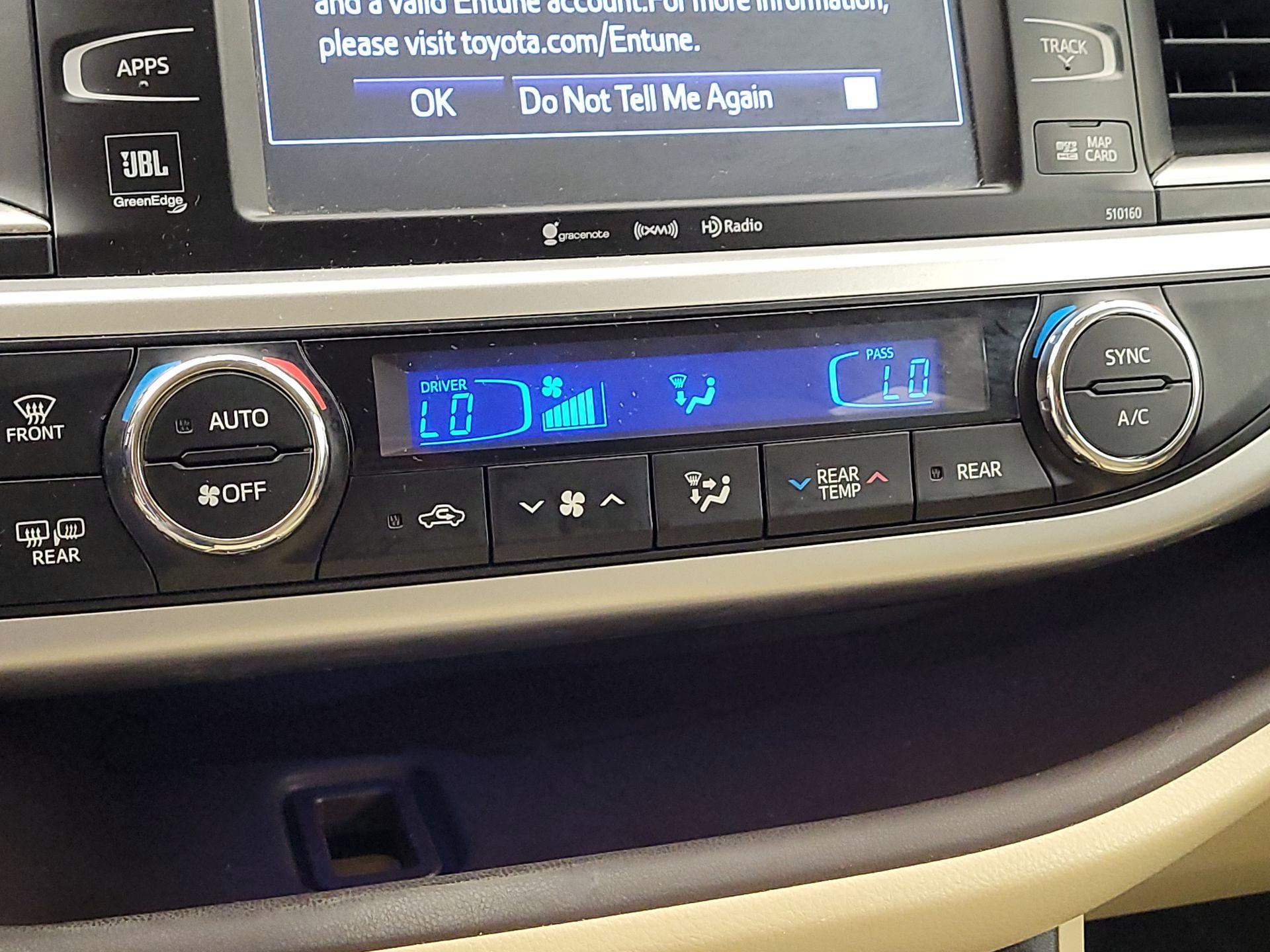 Thumbnail: 2016 Toyota Highlander - 16