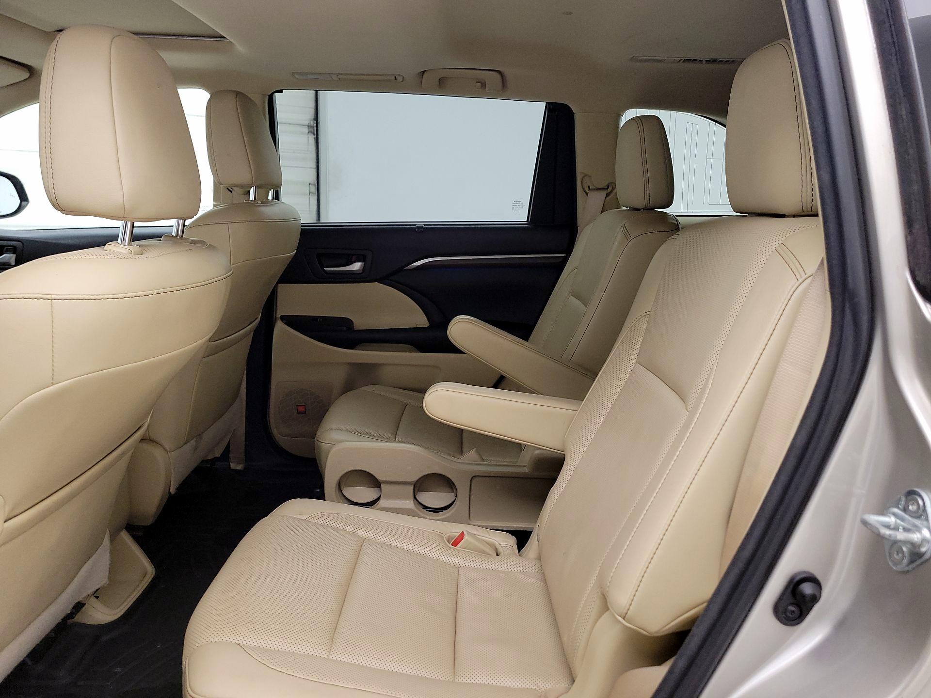 Thumbnail: 2016 Toyota Highlander - 19