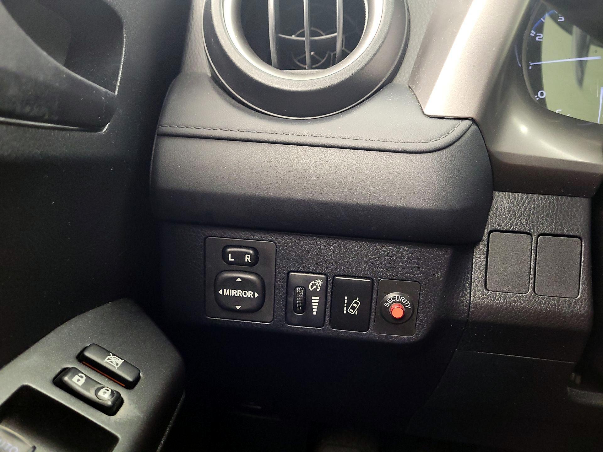 Thumbnail: 2018 Toyota RAV4 - 13