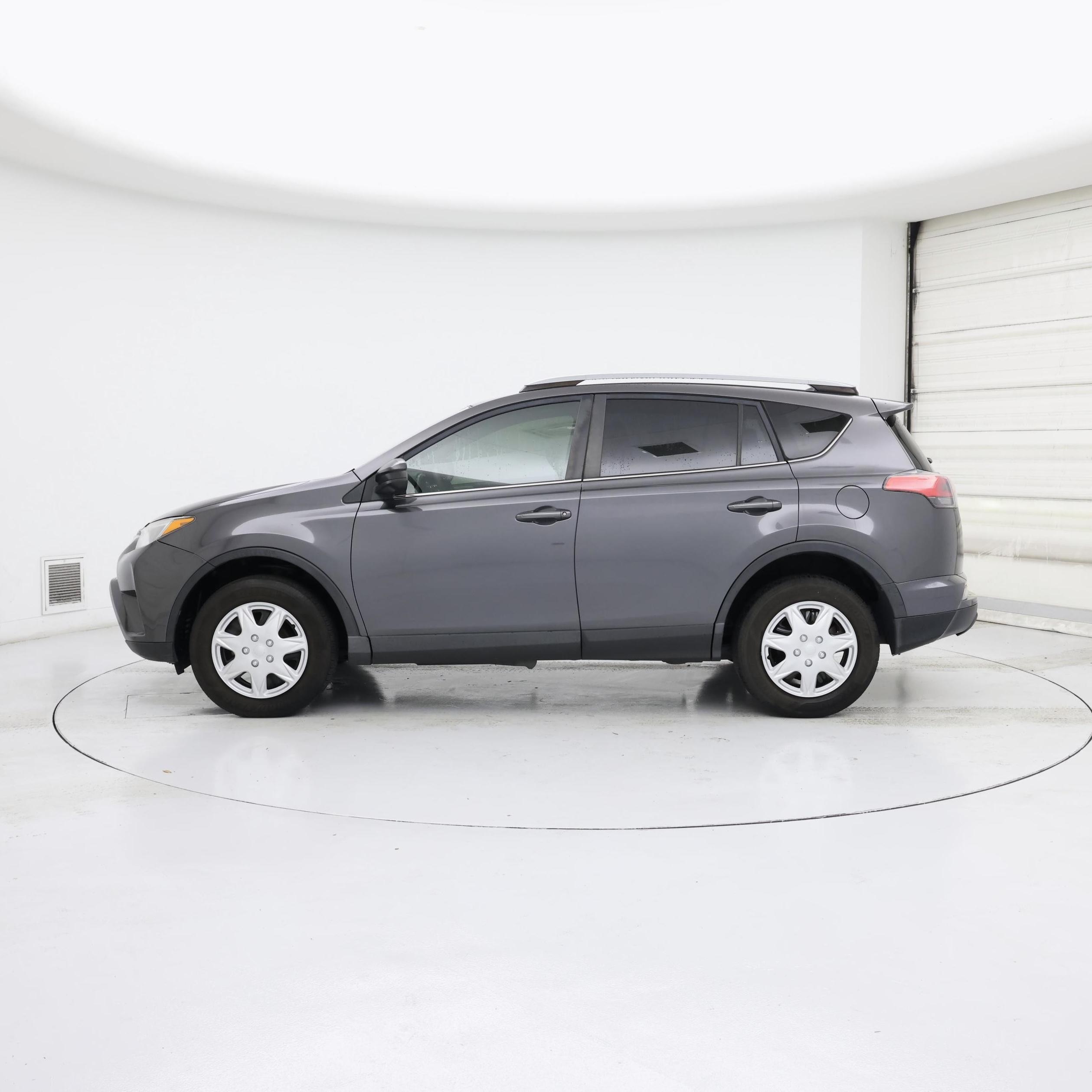 Thumbnail: 2018 Toyota RAV4 - 3