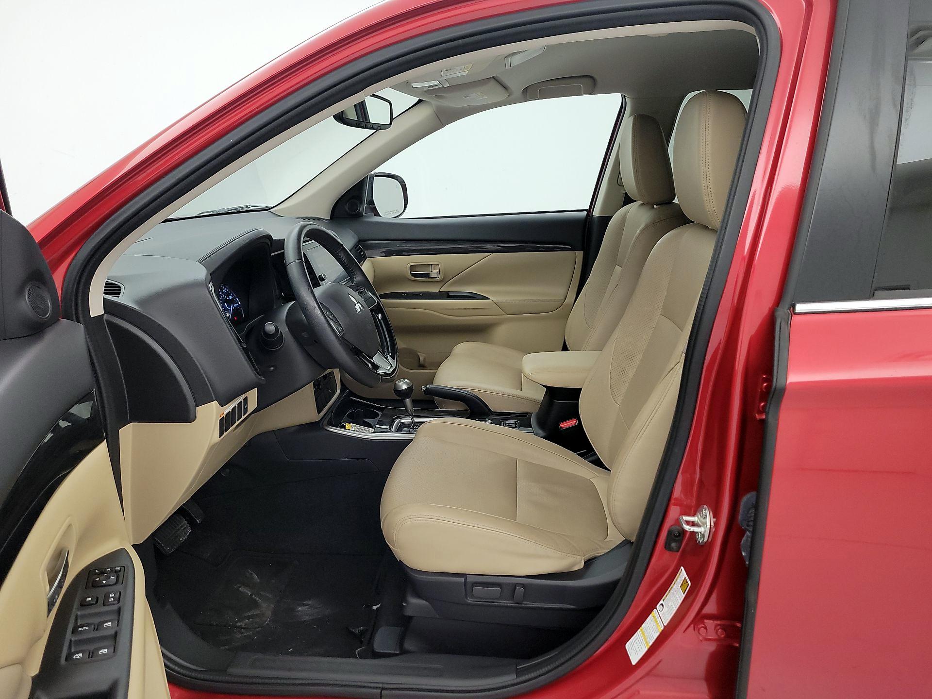 Thumbnail: 2018 Mitsubishi Outlander - 11