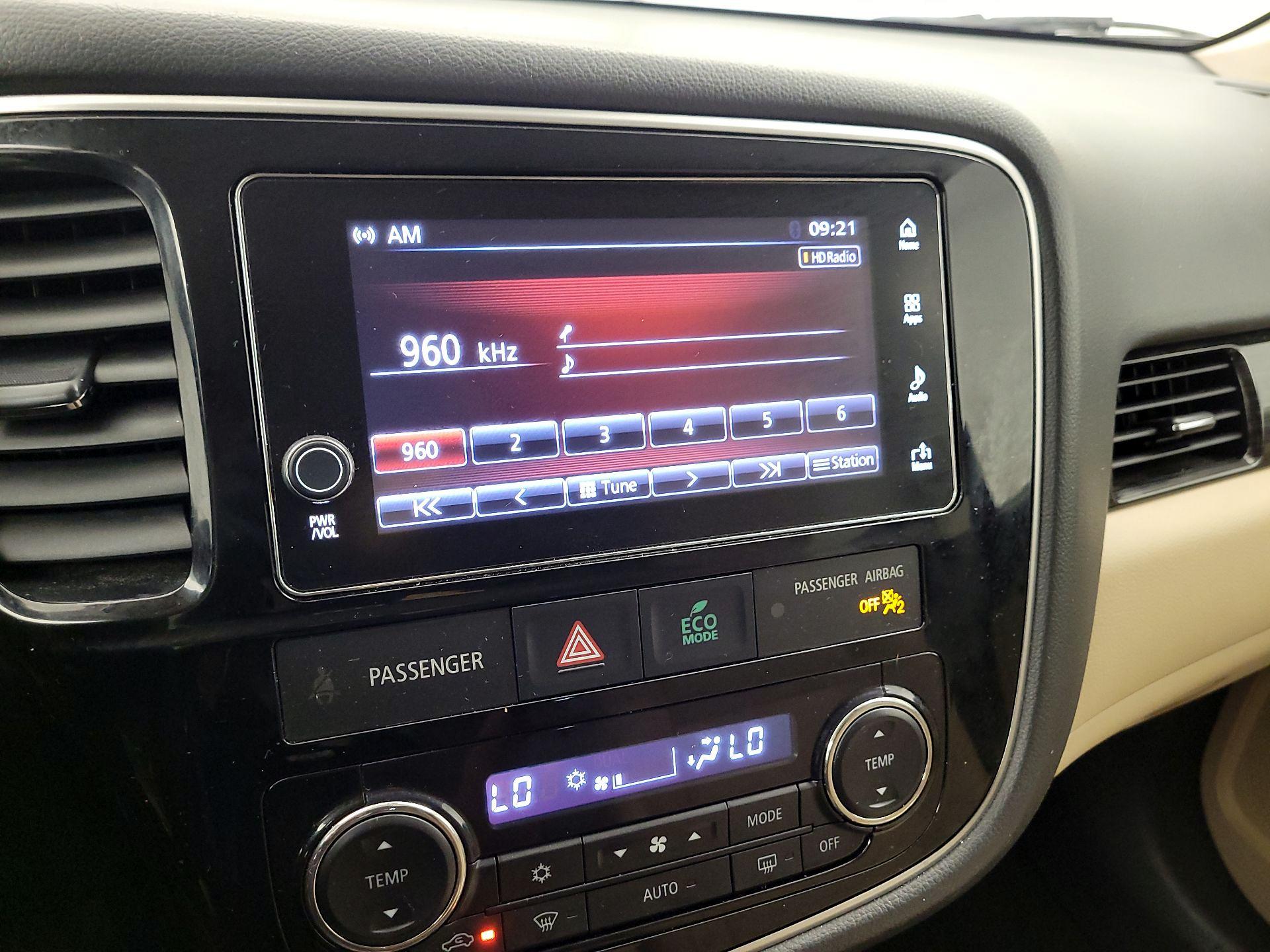 Thumbnail: 2018 Mitsubishi Outlander - 15