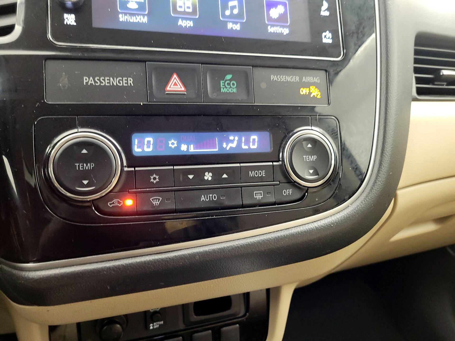 Thumbnail: 2018 Mitsubishi Outlander - 16