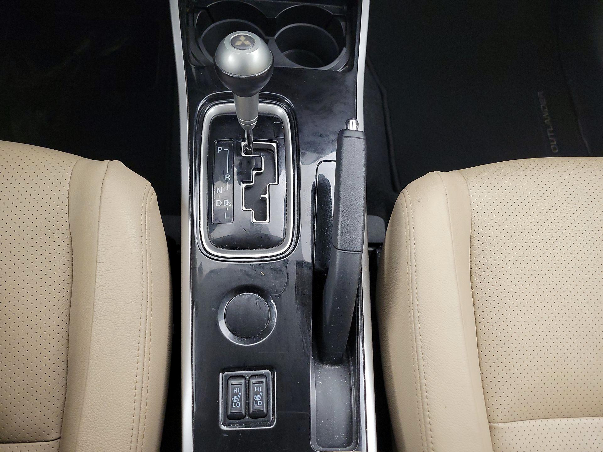 Thumbnail: 2018 Mitsubishi Outlander - 17