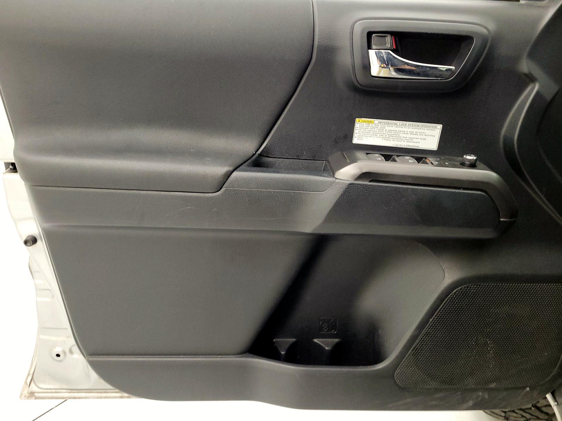 Thumbnail: 2017 Toyota Tacoma - 12