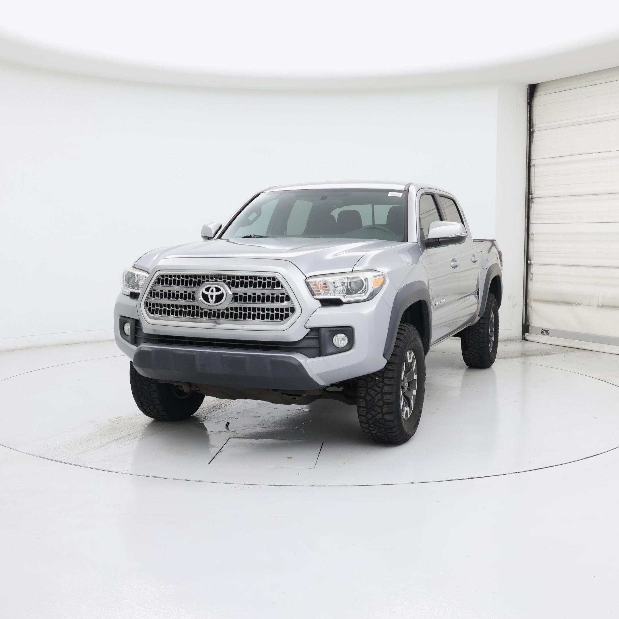 Thumbnail: 2017 Toyota Tacoma - 4