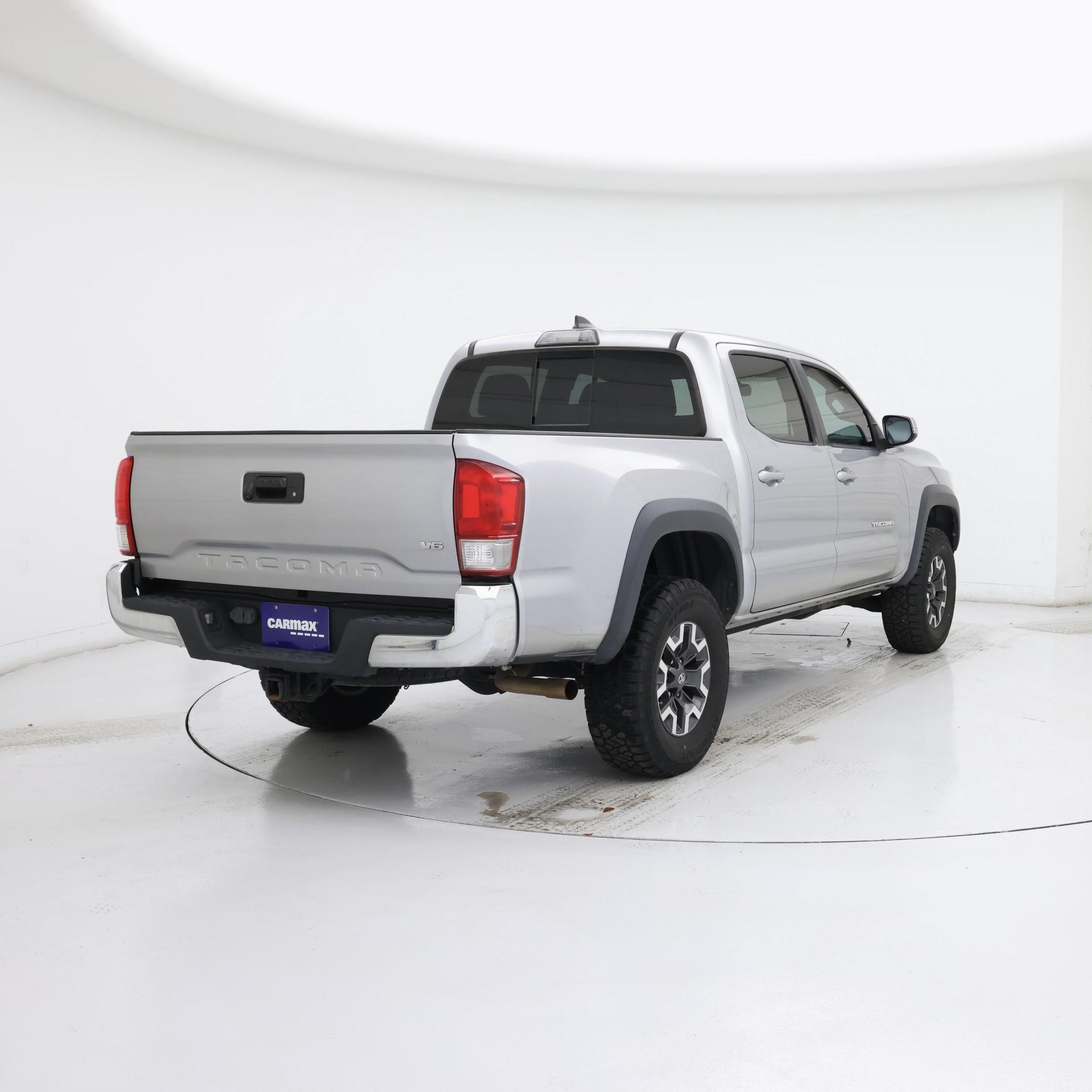 Thumbnail: 2017 Toyota Tacoma - 8