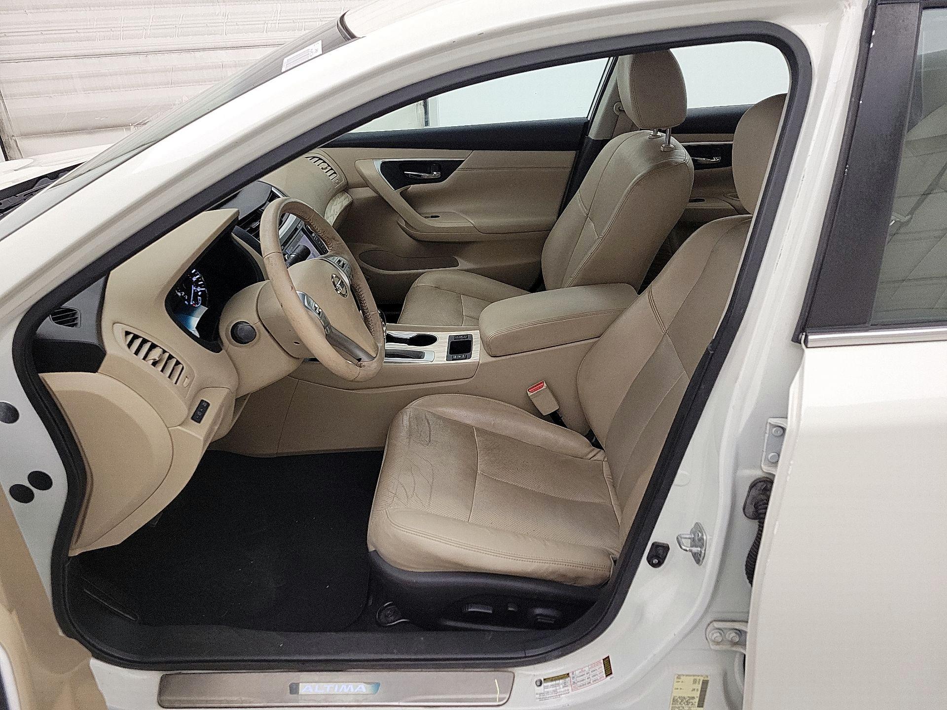 Thumbnail: 2016 Nissan Altima - 11