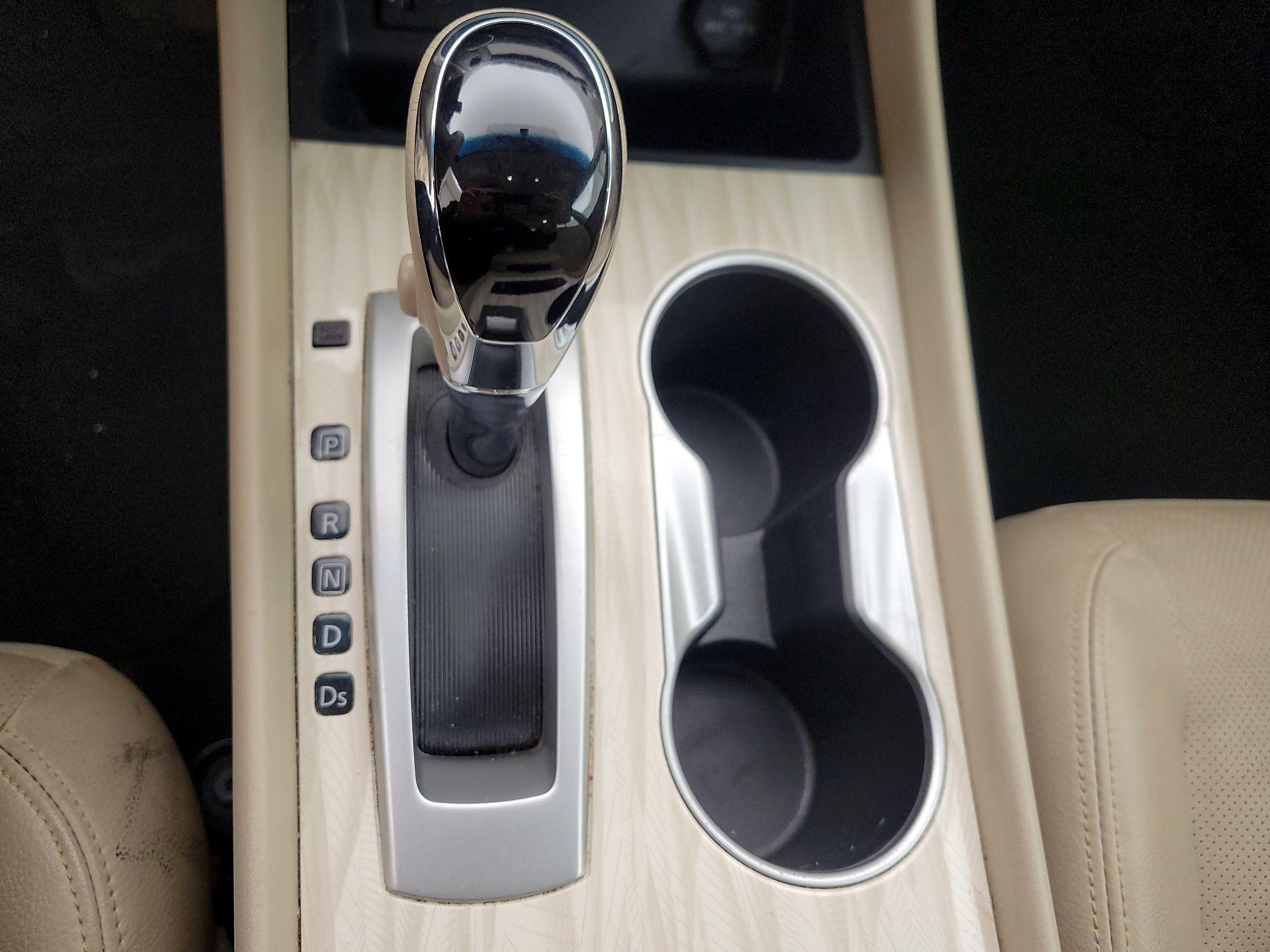 Thumbnail: 2016 Nissan Altima - 15