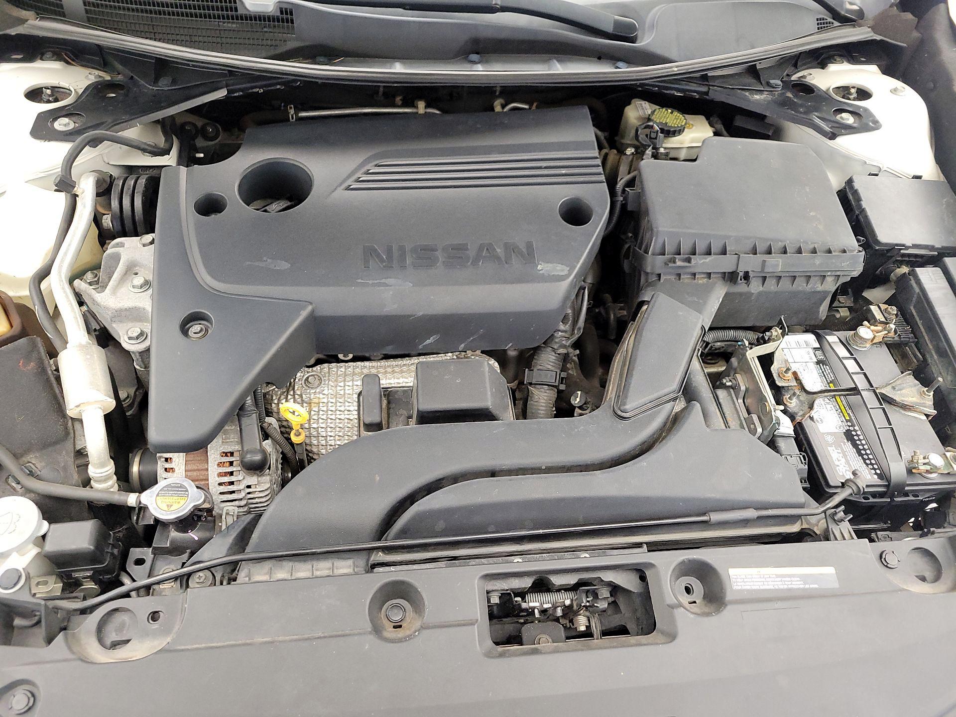 Thumbnail: 2016 Nissan Altima - 17