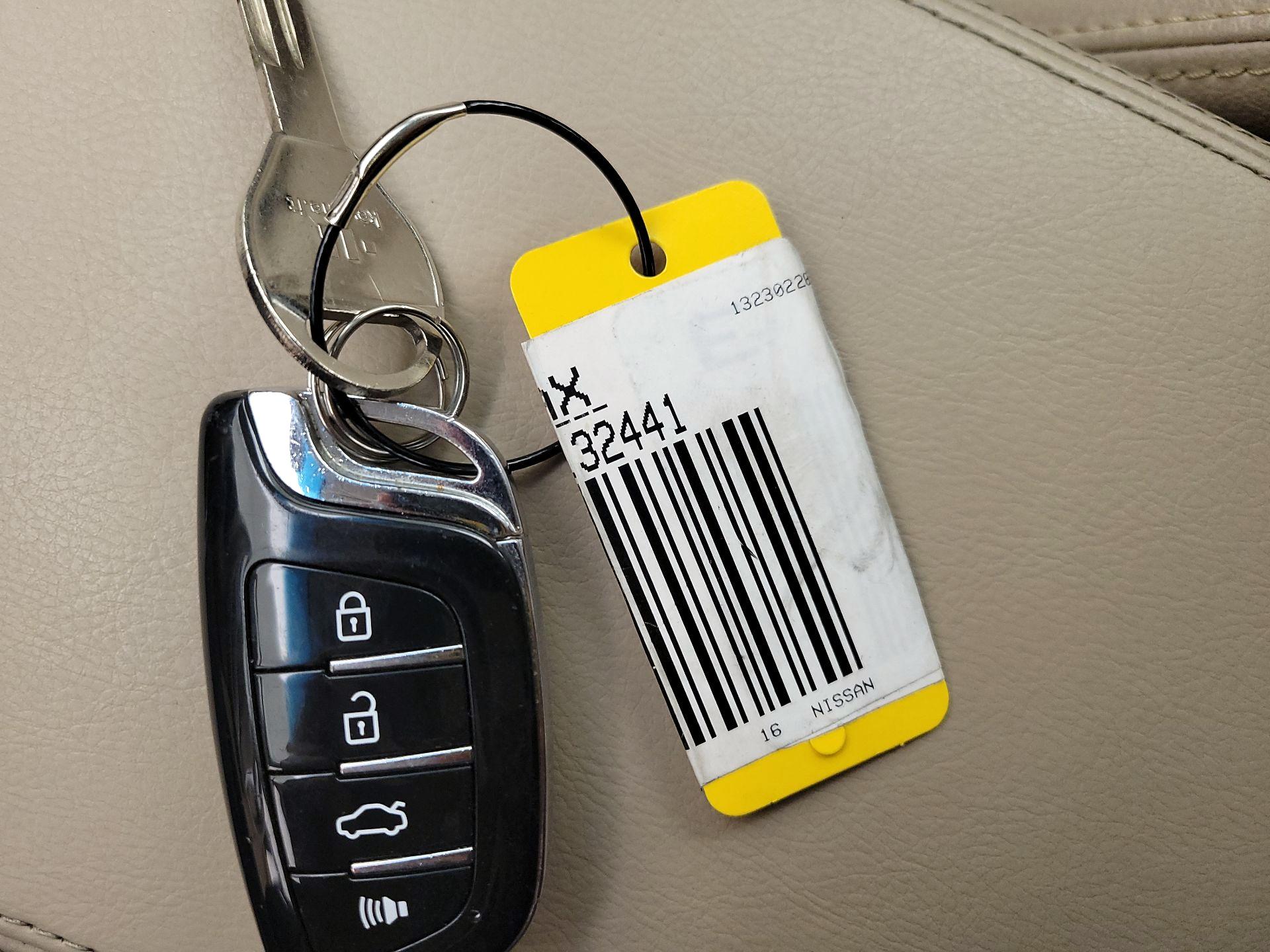 Thumbnail: 2016 Nissan Altima - 18