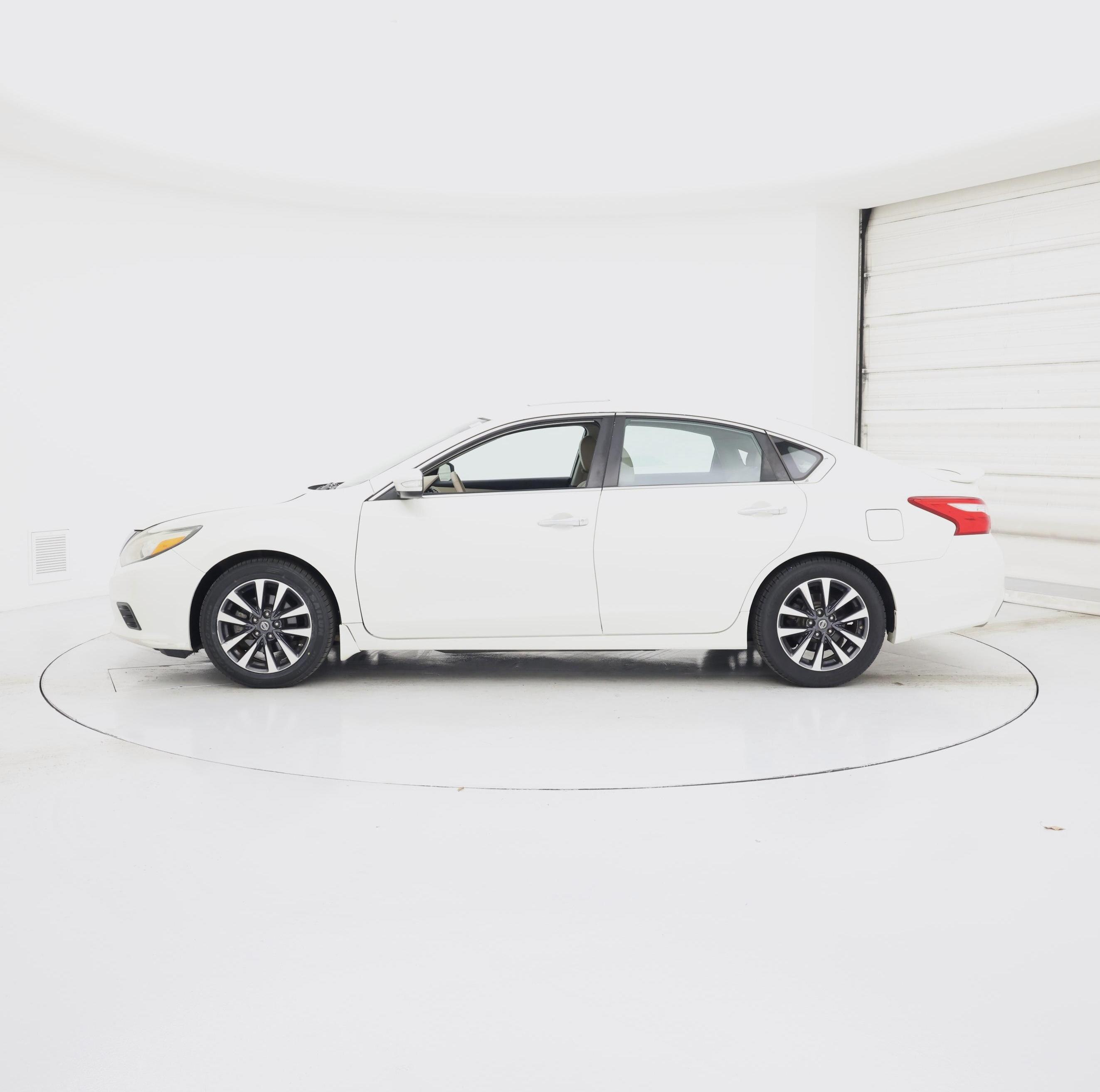 Thumbnail: 2016 Nissan Altima - 3