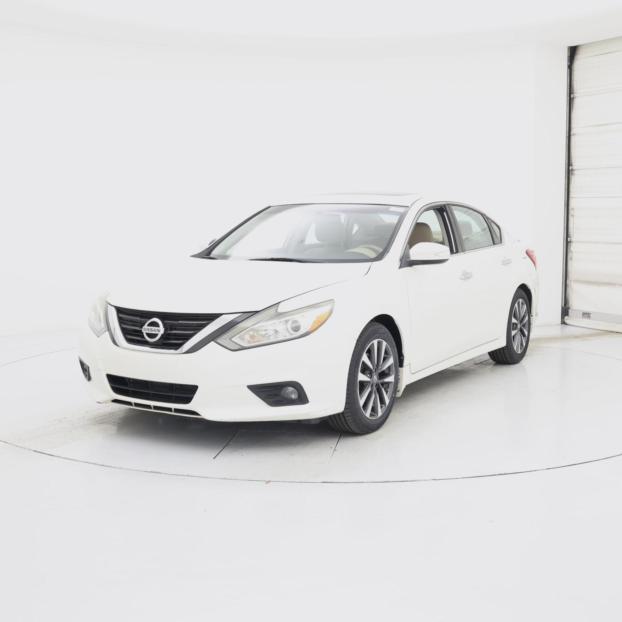 Thumbnail: 2016 Nissan Altima - 4